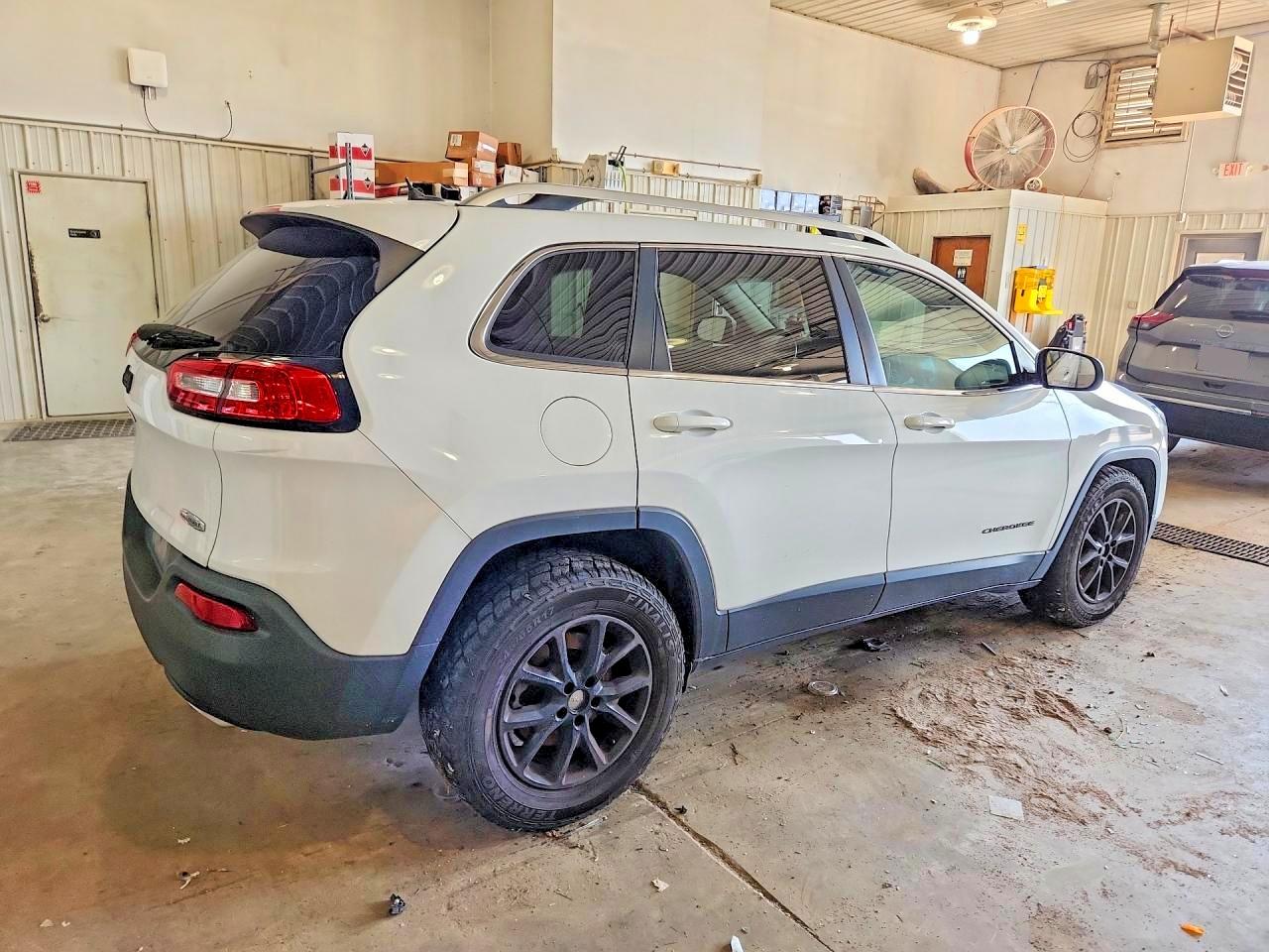 2015 Jeep Cherokee Latitude Белый vin: 1C4PJLCS5FW761851