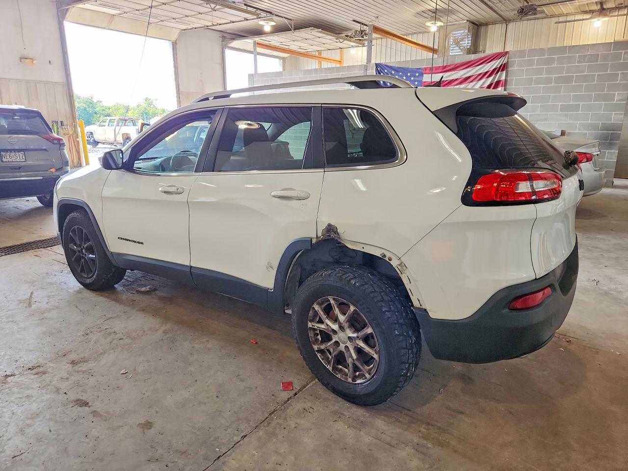 2015 Jeep Cherokee Latitude Белый vin: 1C4PJLCS5FW761851