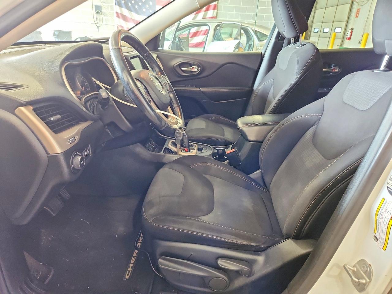 2015 Jeep Cherokee Latitude Белый vin: 1C4PJLCS5FW761851