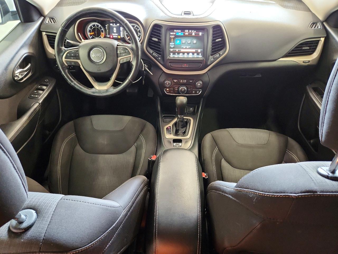 2015 Jeep Cherokee Latitude Белый vin: 1C4PJLCS5FW761851