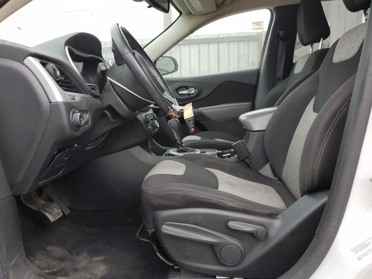 2014 Jeep Cherokee Latitude White vin: 1C4PJLCS6EW102692
