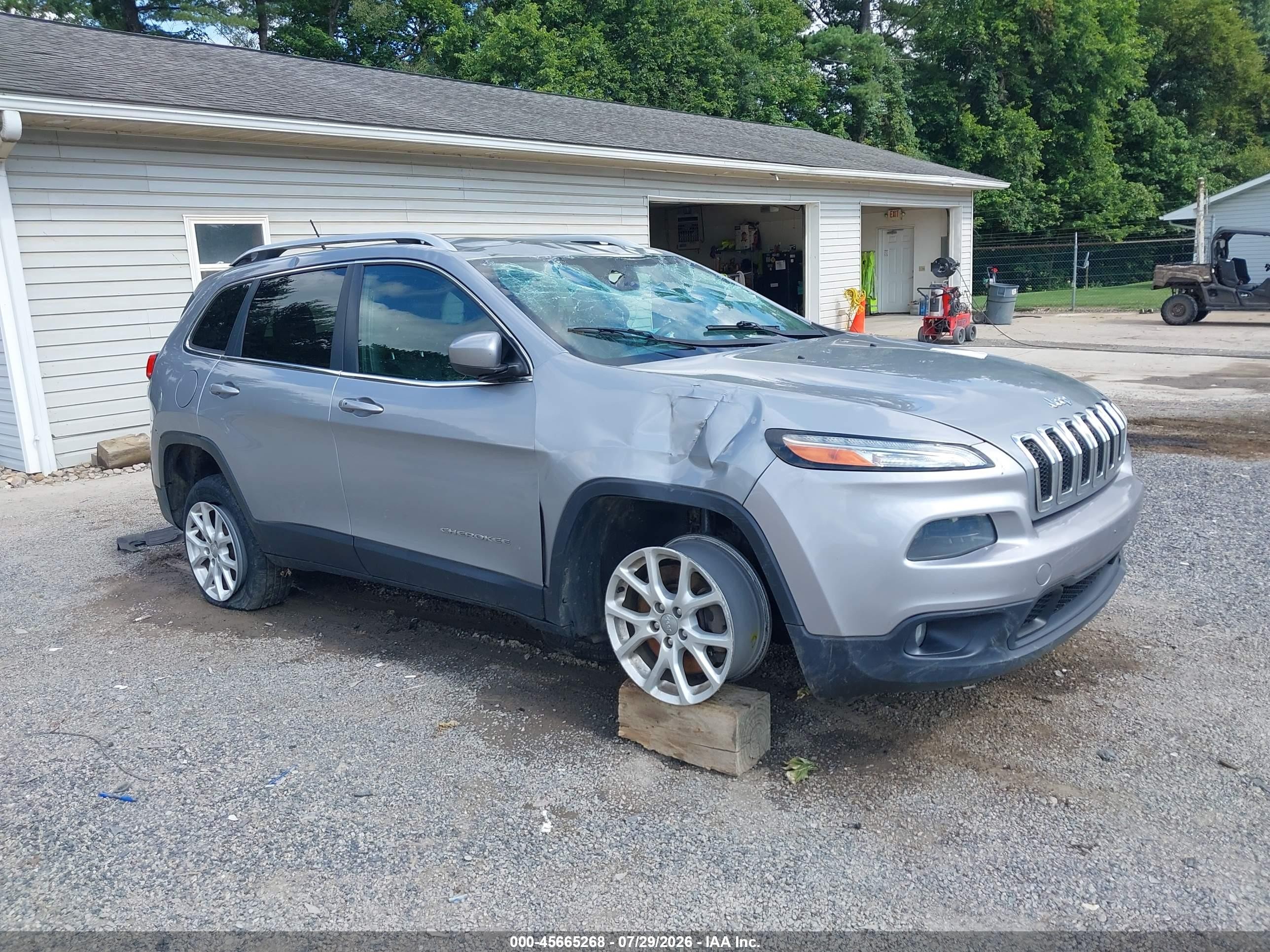 2014 Jeep Cherokee Latitude Silver vin: 1C4PJLCS6EW105706