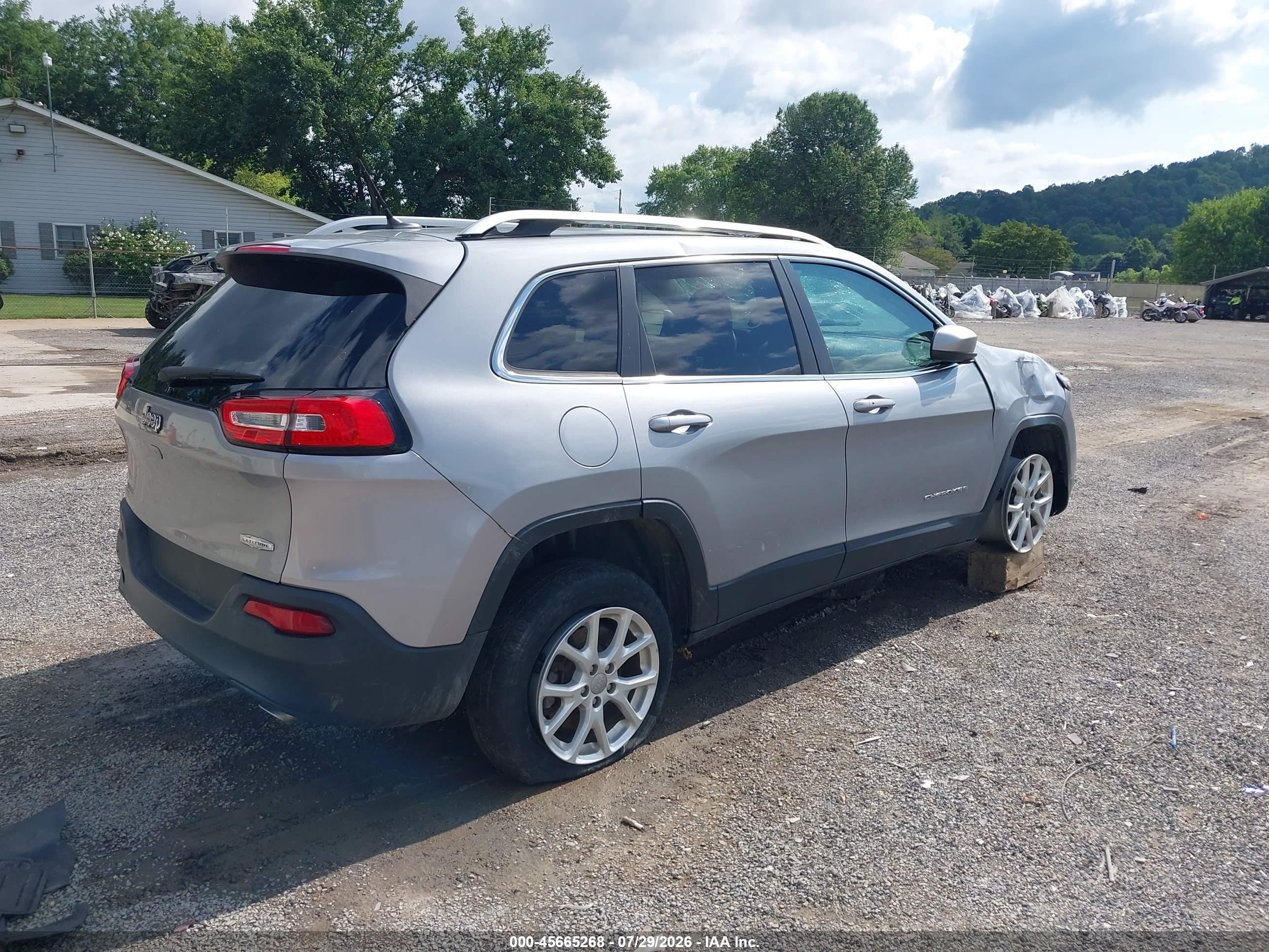 2014 Jeep Cherokee Latitude Серебряный vin: 1C4PJLCS6EW105706