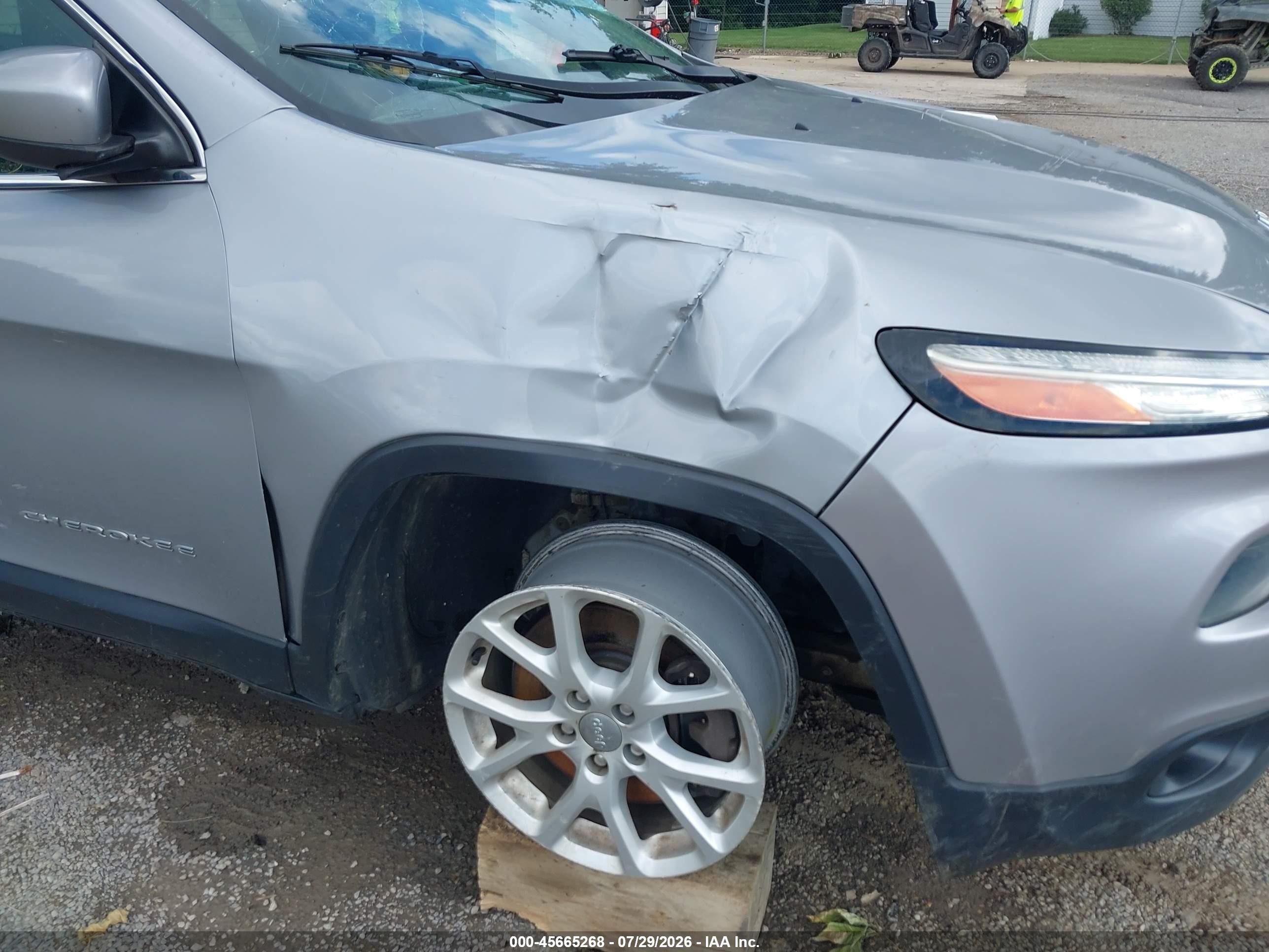 2014 Jeep Cherokee Latitude Серебряный vin: 1C4PJLCS6EW105706