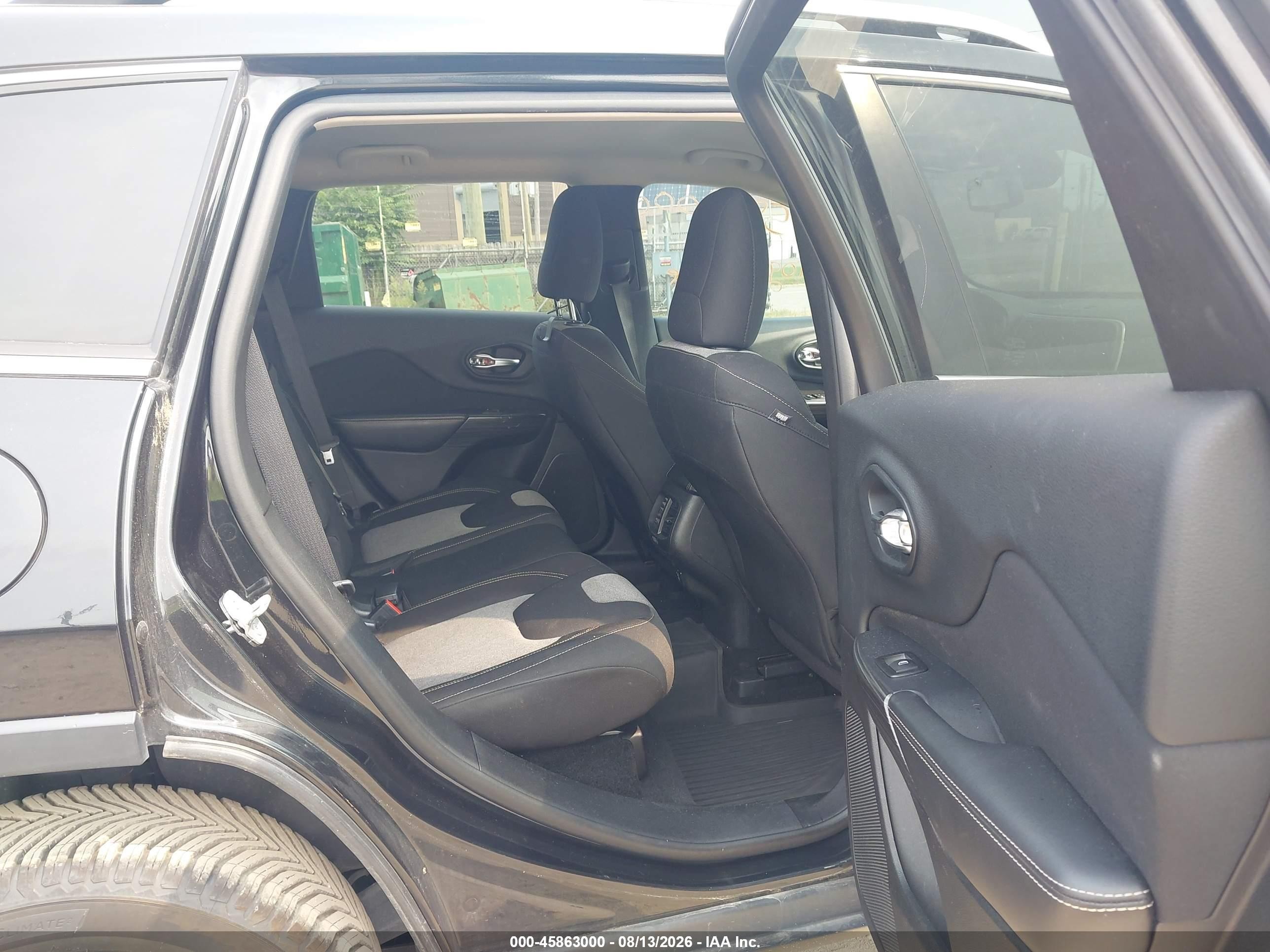 2014 Jeep Cherokee Latitude Black vin: 1C4PJLCS6EW106046