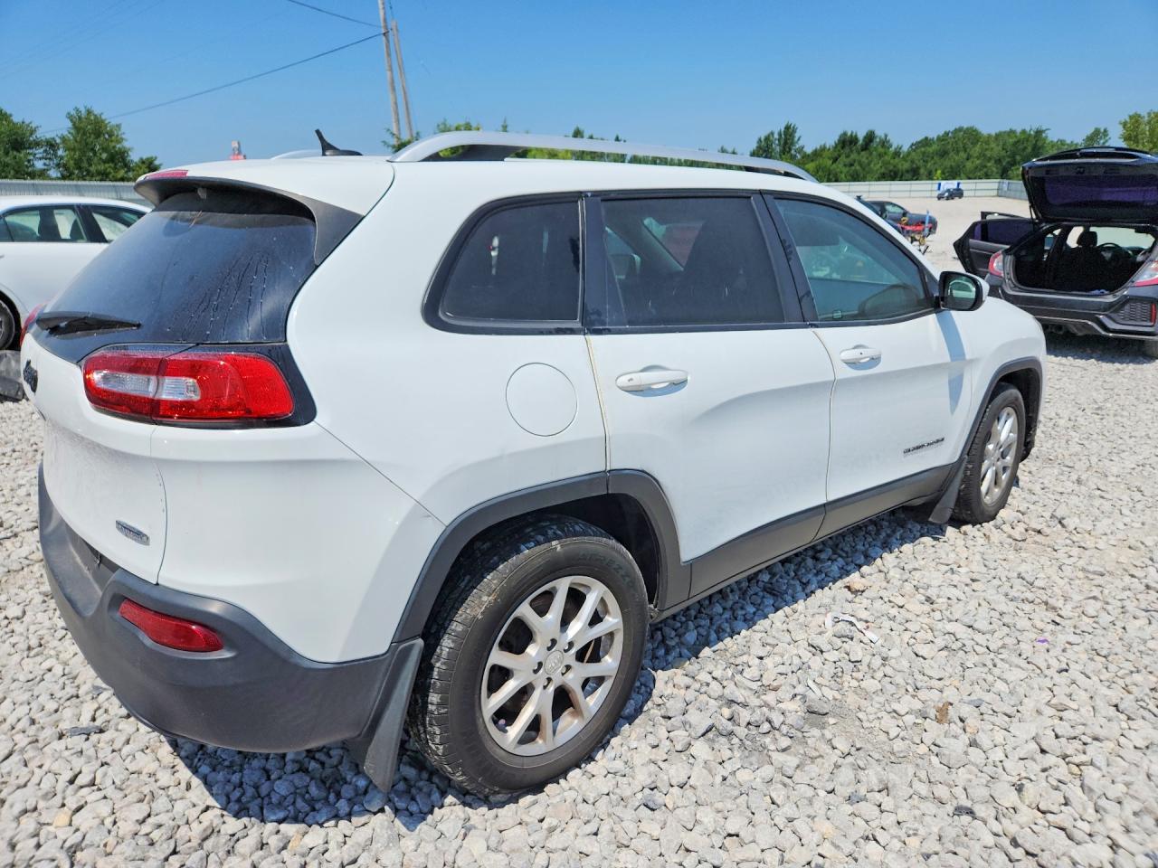 2014 Jeep Cherokee Latitude White vin: 1C4PJLCS6EW115720