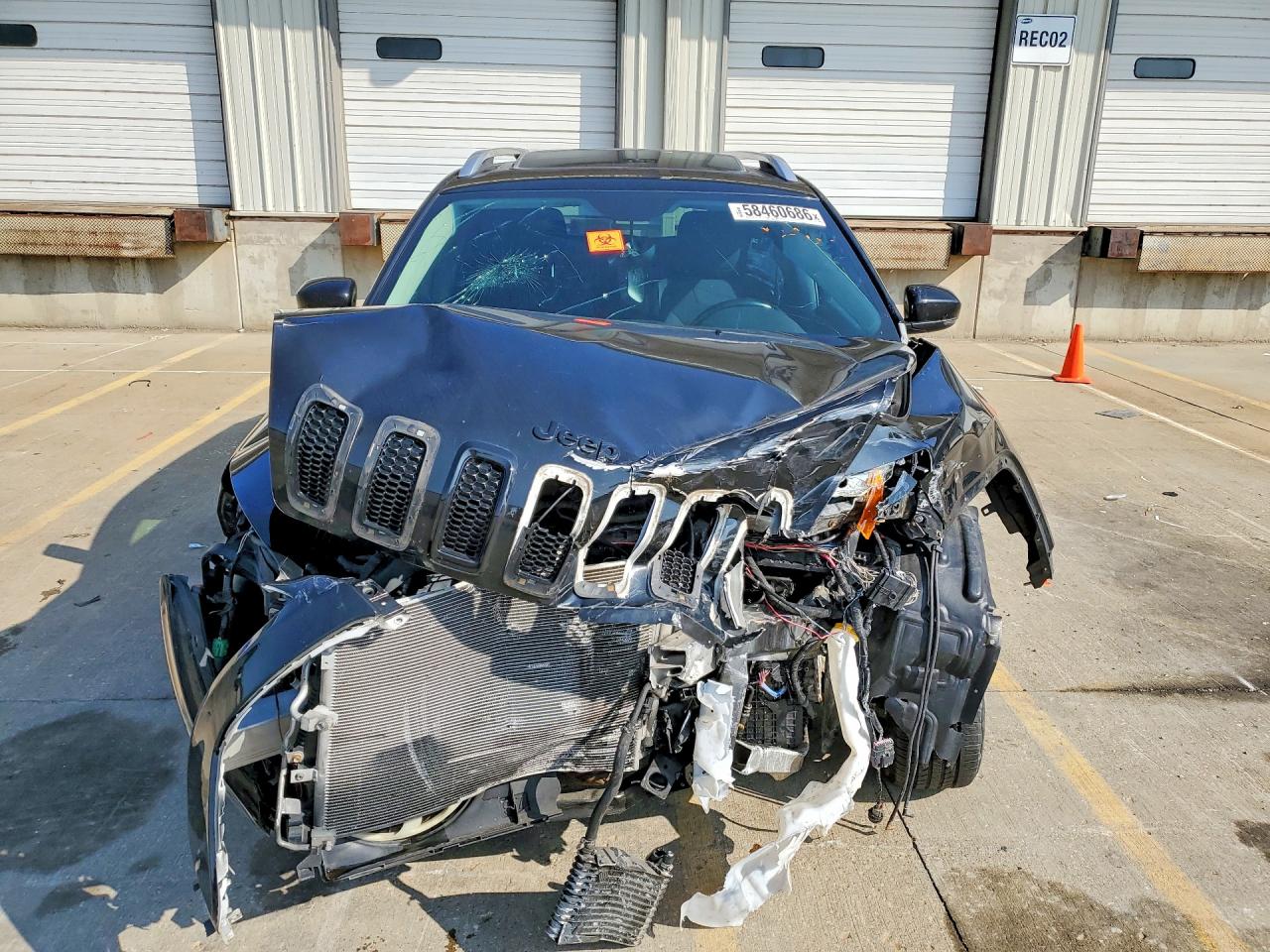 2015 Jeep Cherokee Latitude Black vin: 1C4PJLCS6FW632341