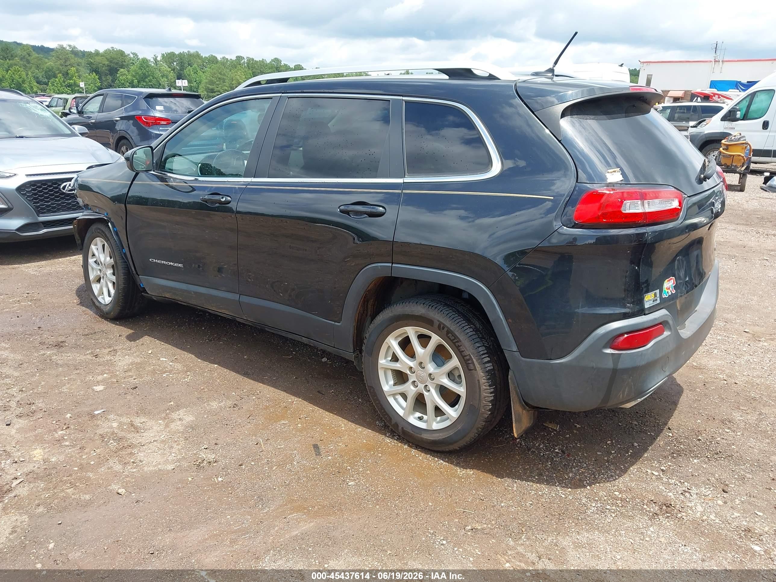 2015 Jeep Cherokee Latitude Black vin: 1C4PJLCS6FW689851