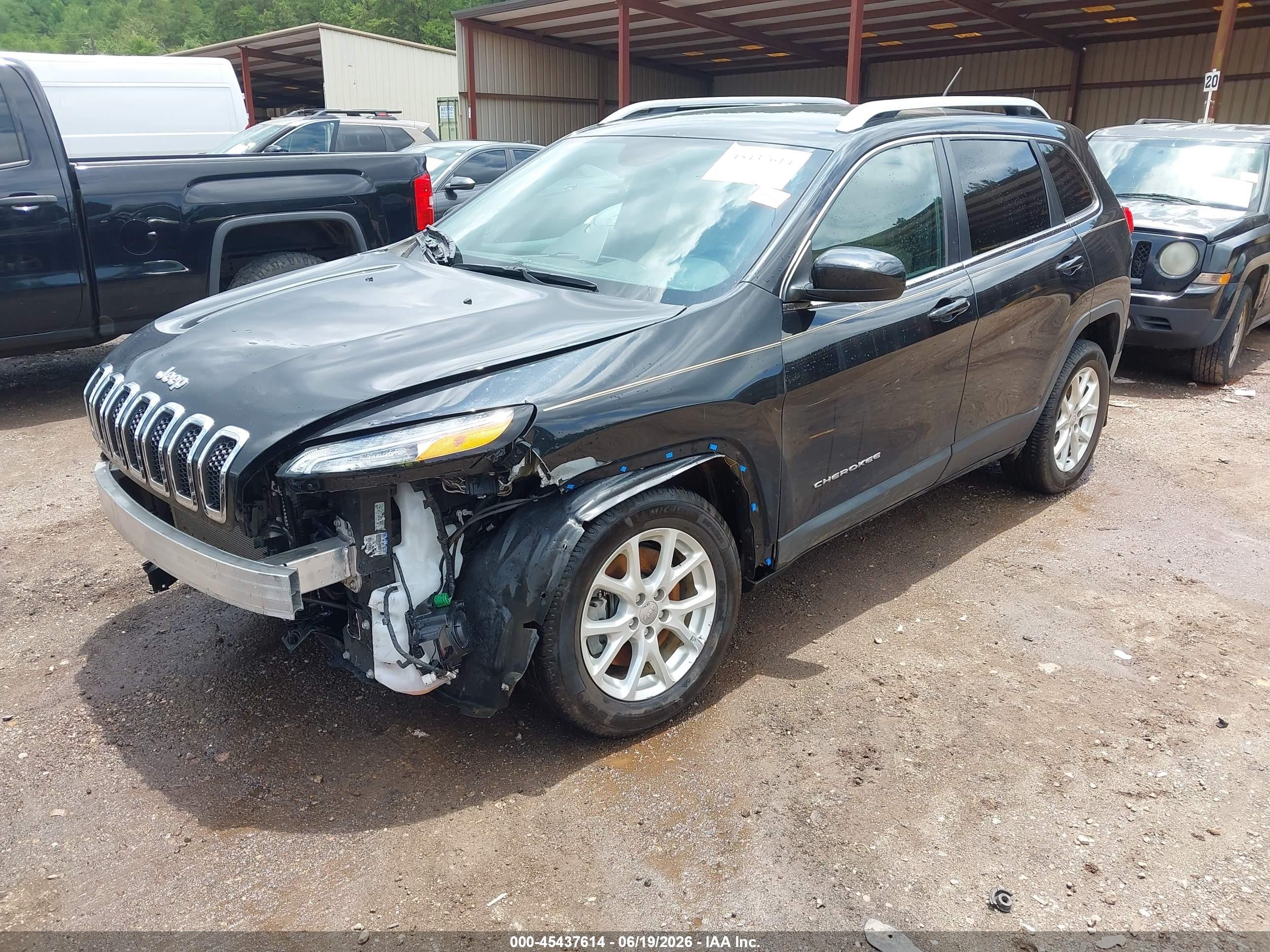 2015 Jeep Cherokee Latitude Black vin: 1C4PJLCS6FW689851