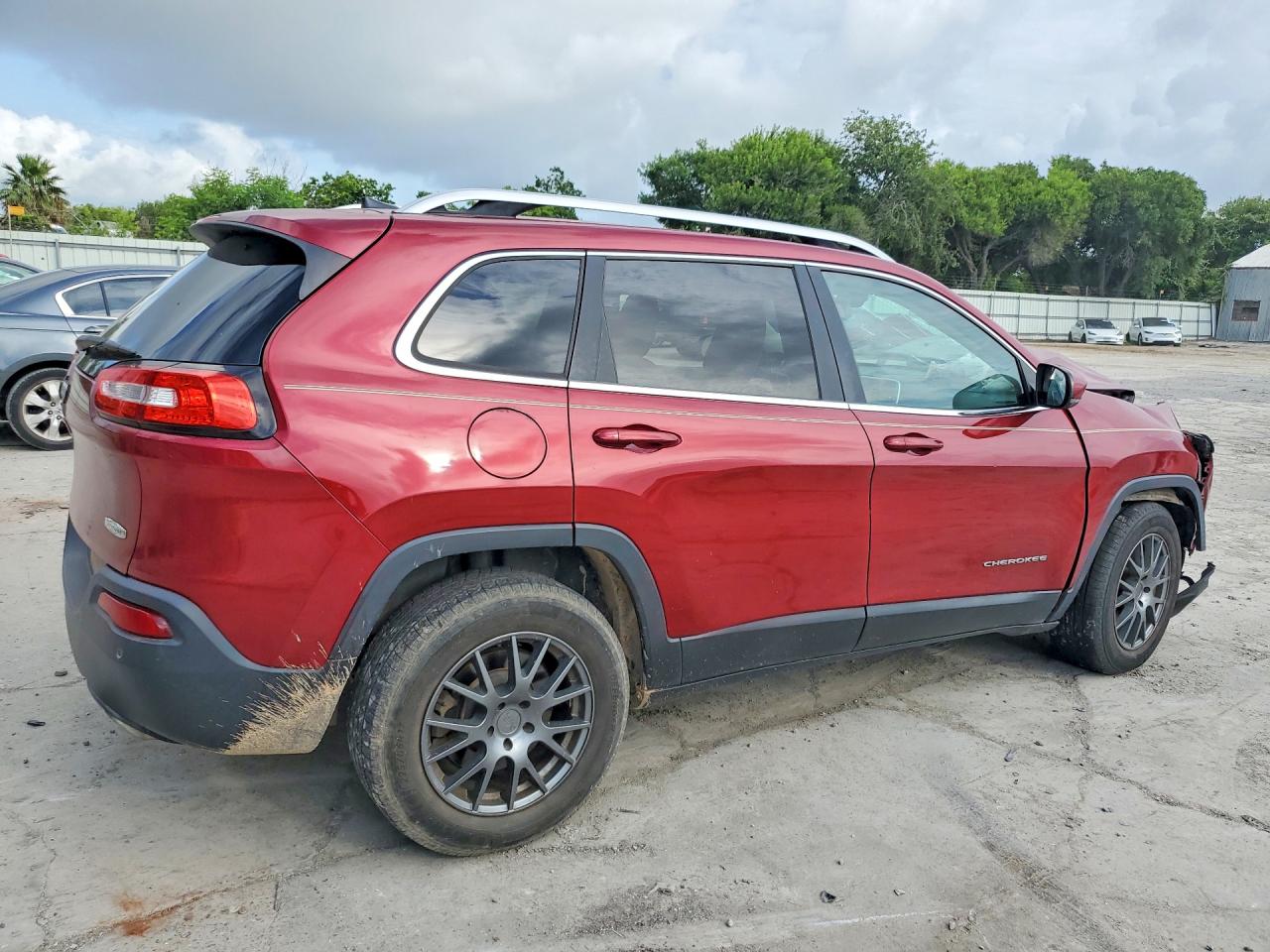 2017 Jeep Cherokee Latitude Red vin: 1C4PJLCS6HW549351