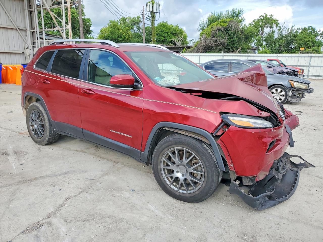 2017 Jeep Cherokee Latitude Red vin: 1C4PJLCS6HW549351