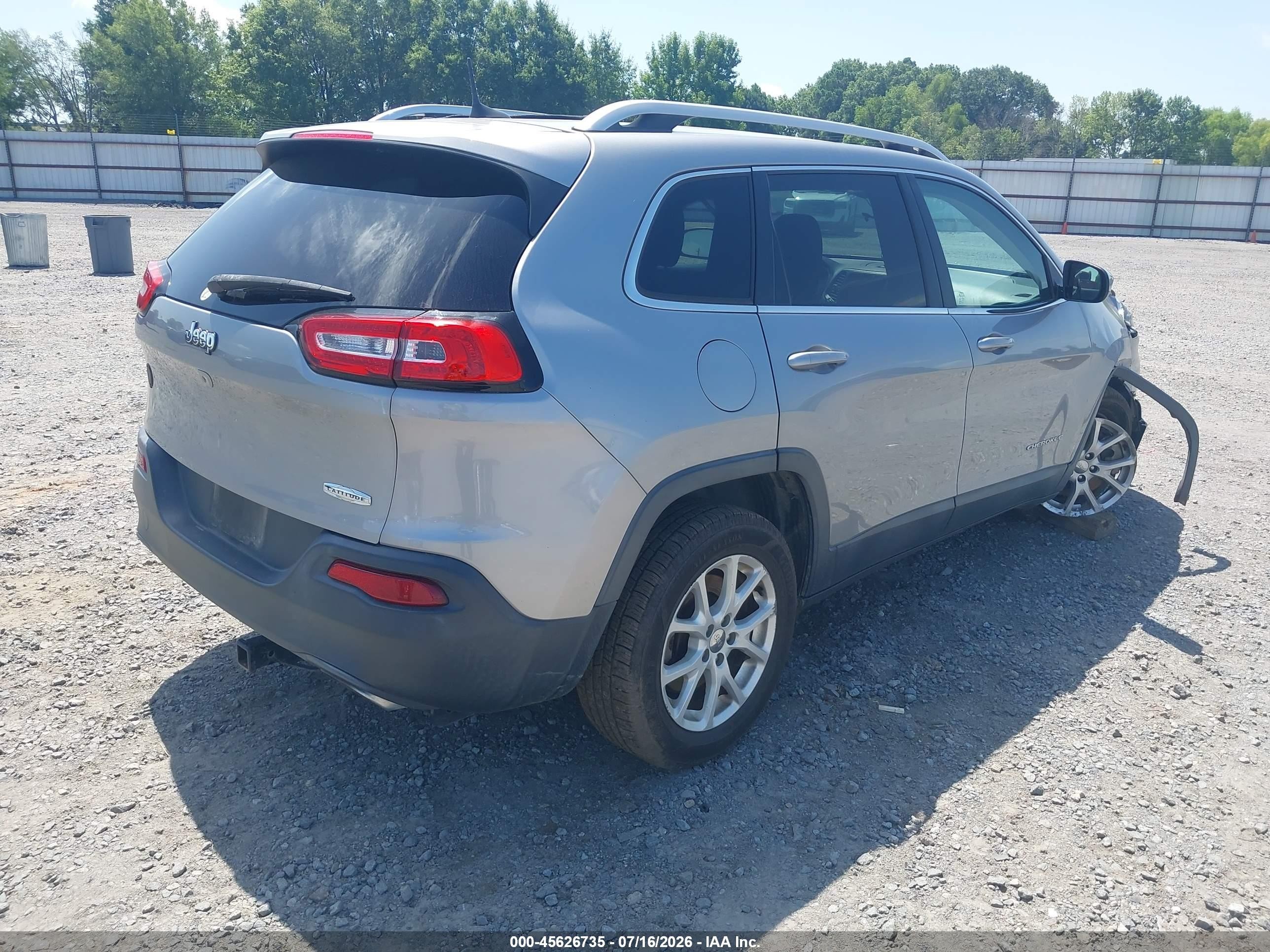 2017 Jeep Cherokee Latitude Silver vin: 1C4PJLCS6HW577554