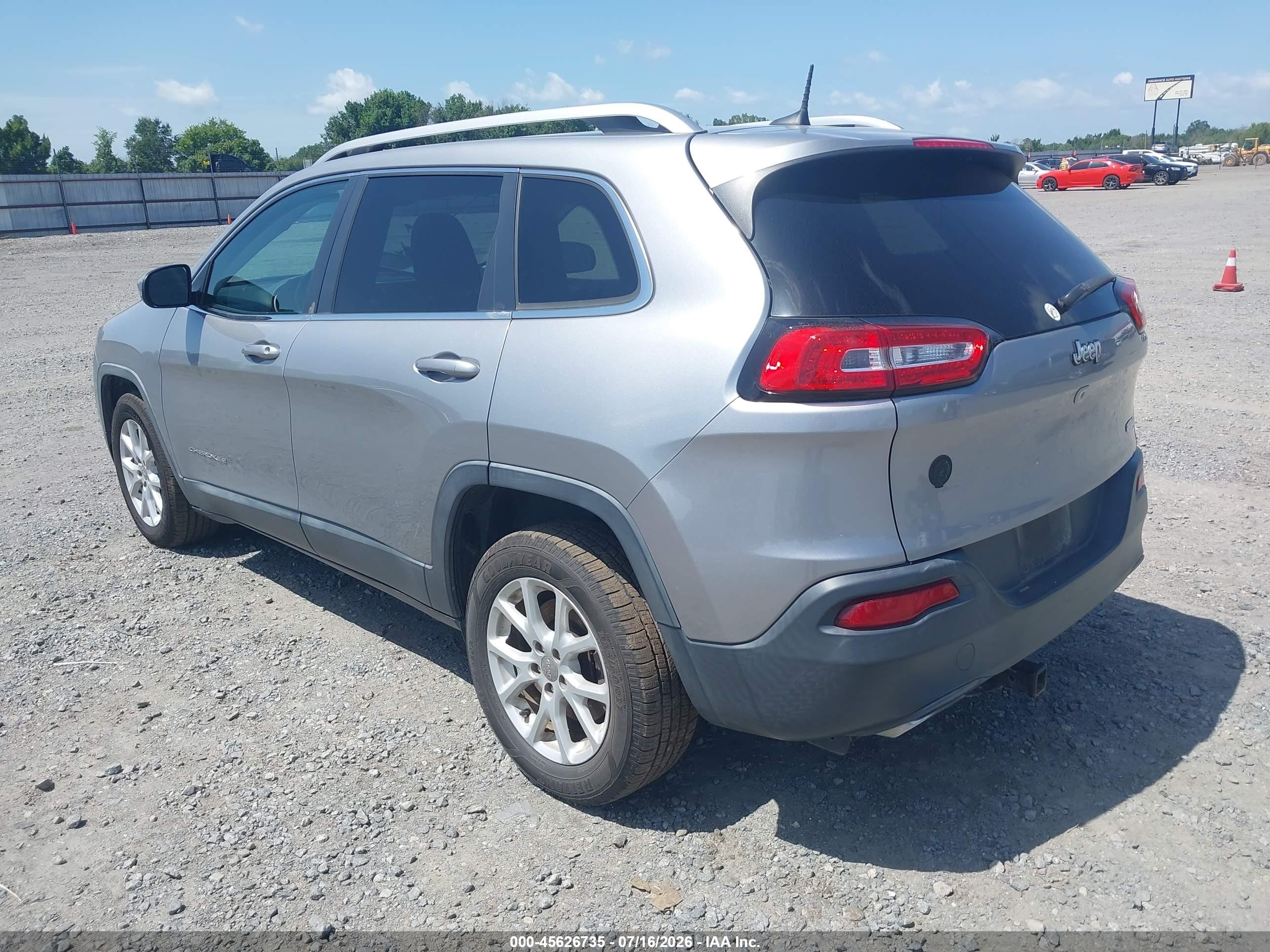 2017 Jeep Cherokee Latitude Silver vin: 1C4PJLCS6HW577554