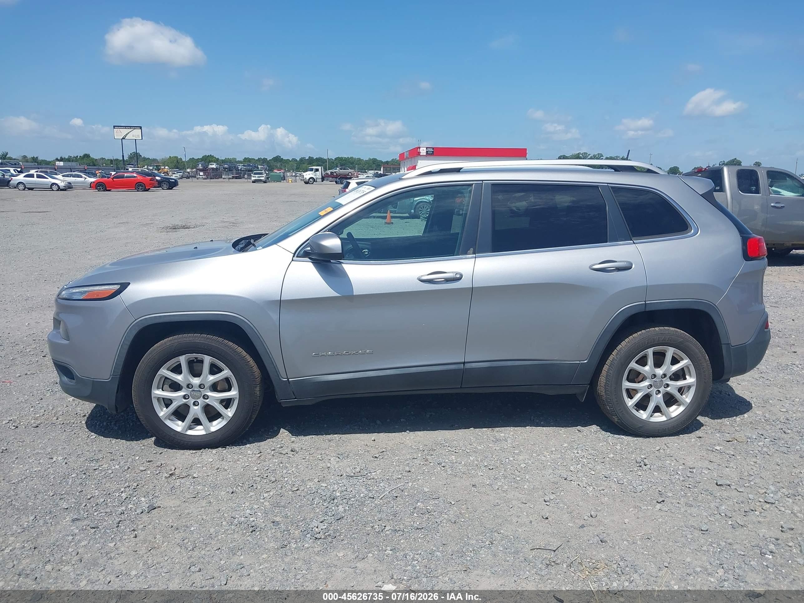 2017 Jeep Cherokee Latitude Silver vin: 1C4PJLCS6HW577554