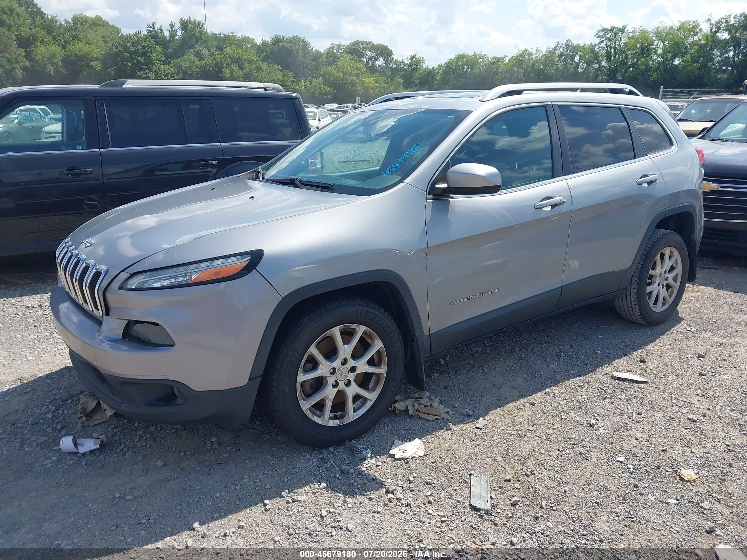 2014 Jeep Cherokee Latitude Silver vin: 1C4PJLCS7EW217768