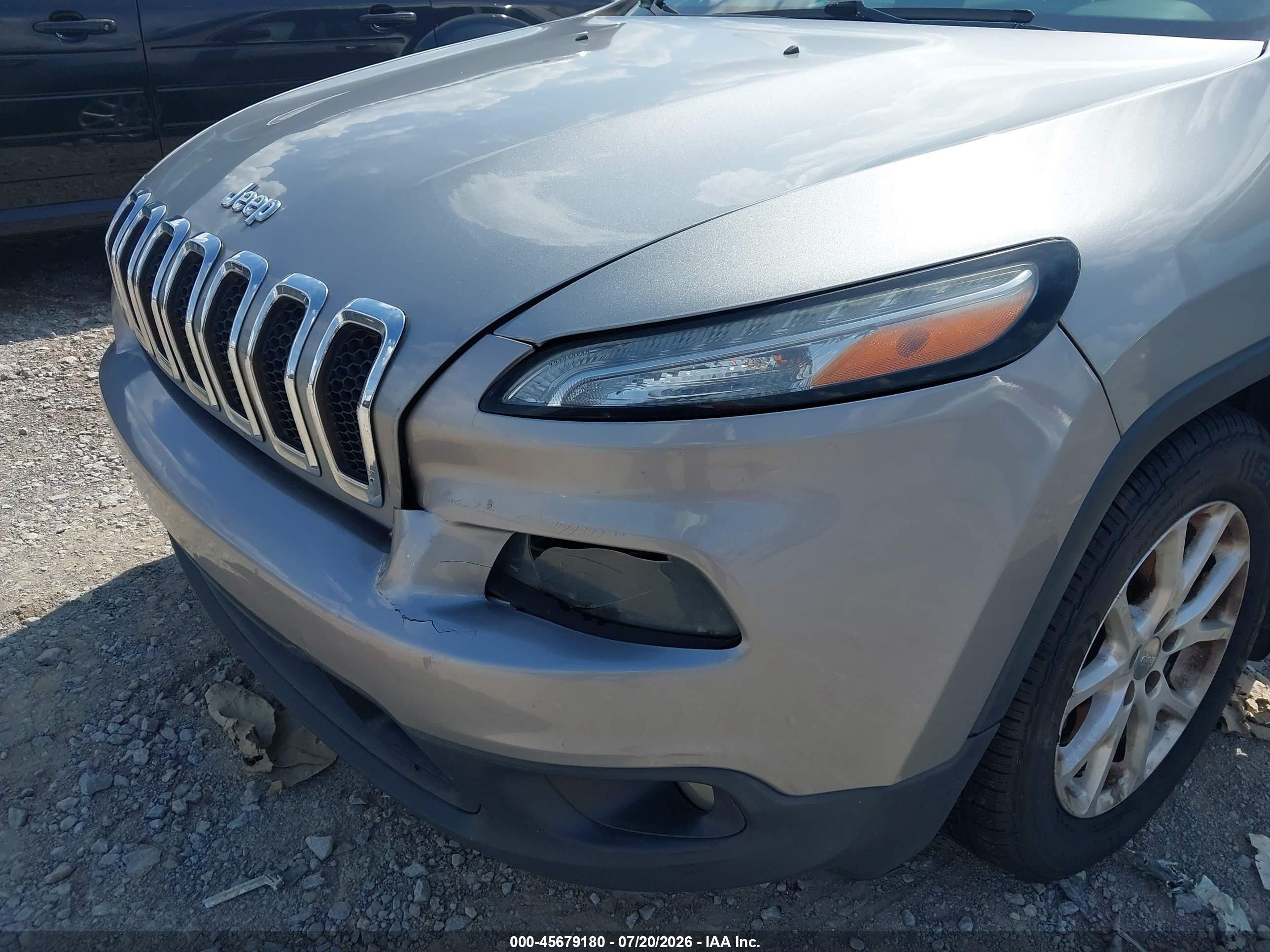 2014 Jeep Cherokee Latitude Silver vin: 1C4PJLCS7EW217768