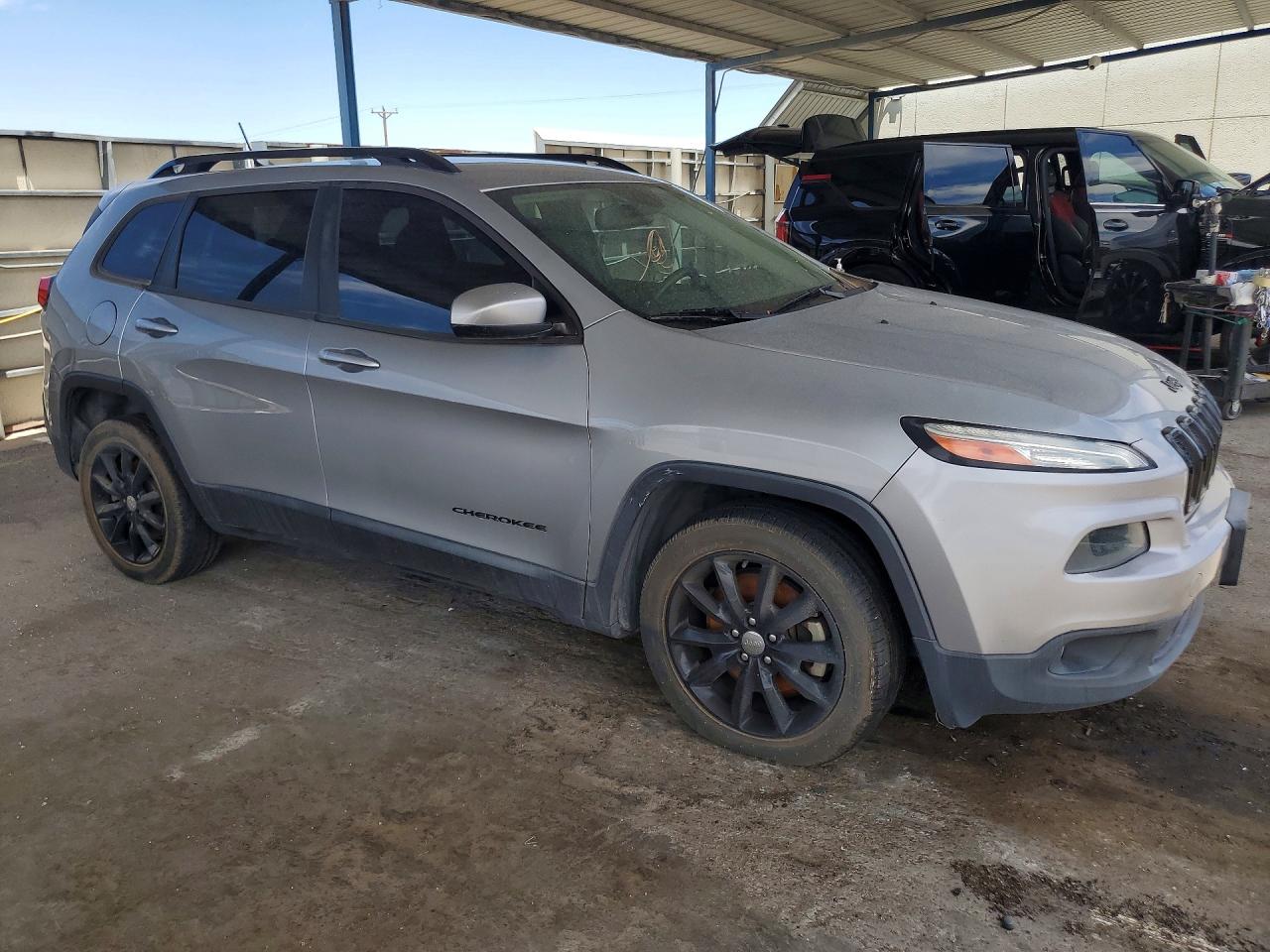 2014 Jeep Cherokee Latitude Silver vin: 1C4PJLCS7EW300861