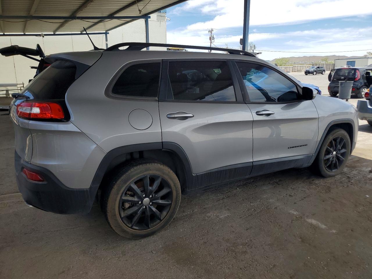 2014 Jeep Cherokee Latitude Silver vin: 1C4PJLCS7EW300861