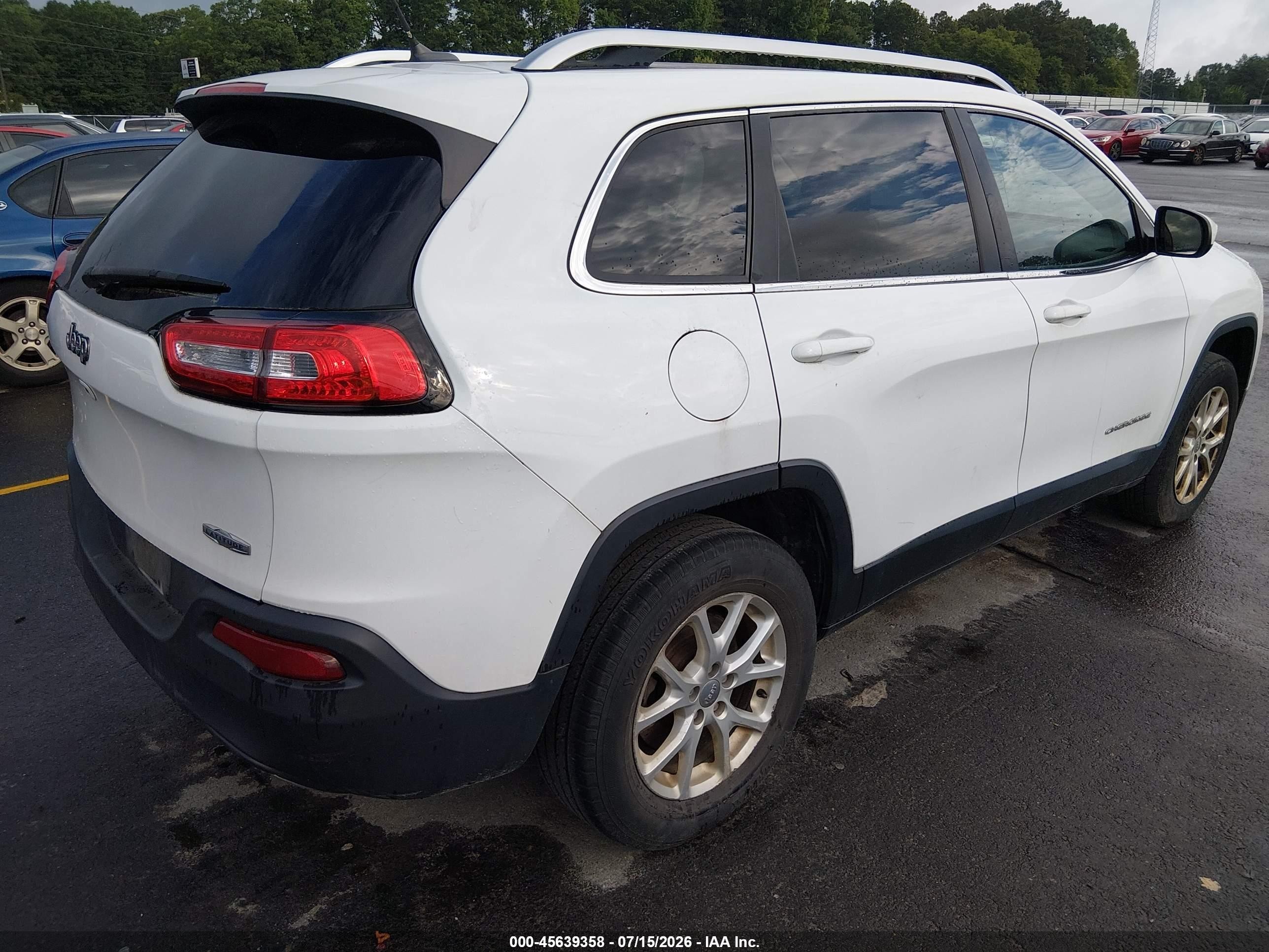 2015 Jeep Cherokee Latitude White vin: 1C4PJLCS8FW537280