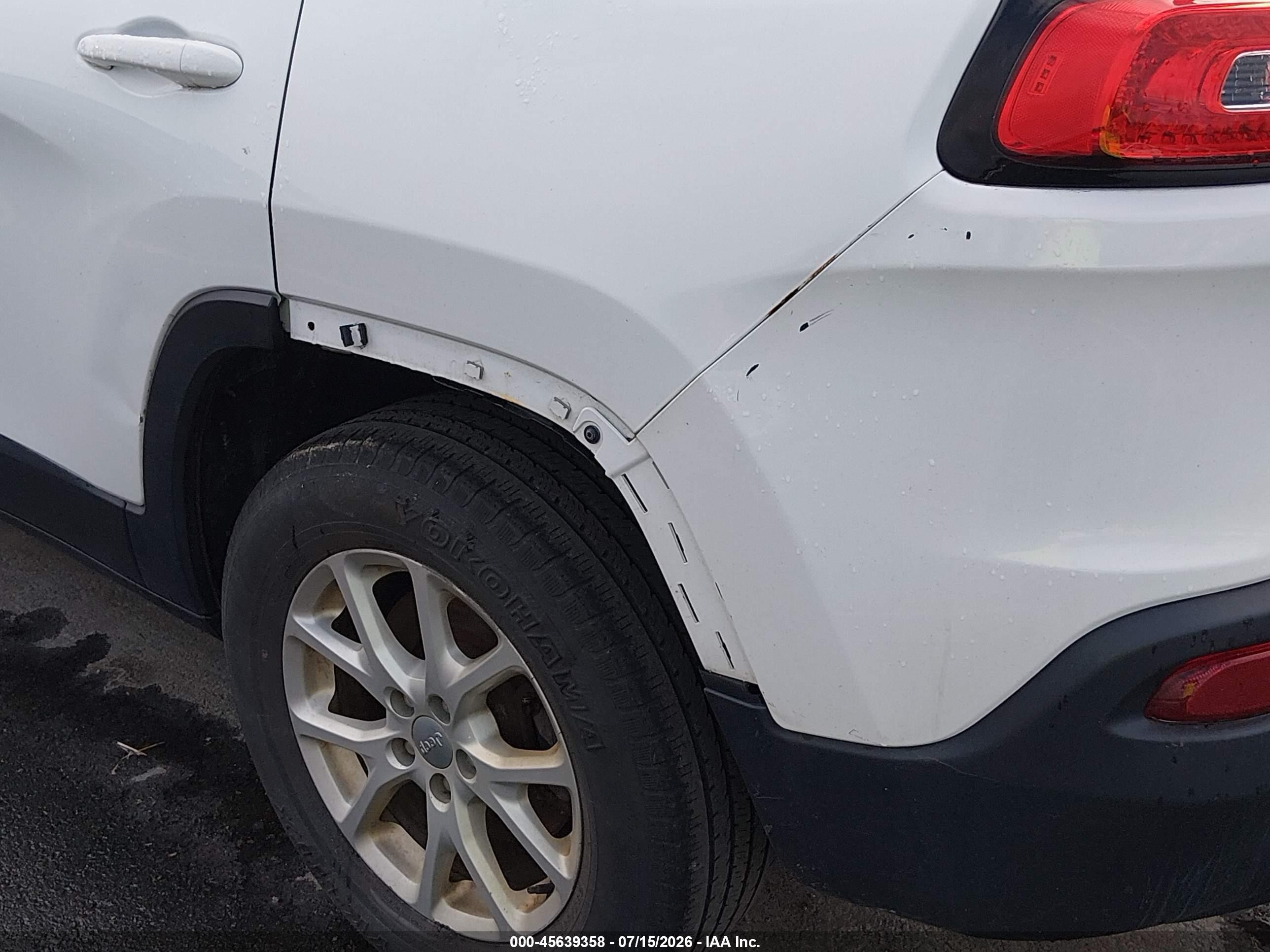 2015 Jeep Cherokee Latitude White vin: 1C4PJLCS8FW537280