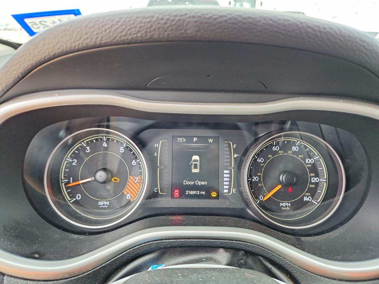 2015 Jeep Cherokee Latitude White vin: 1C4PJLCS8FW612141