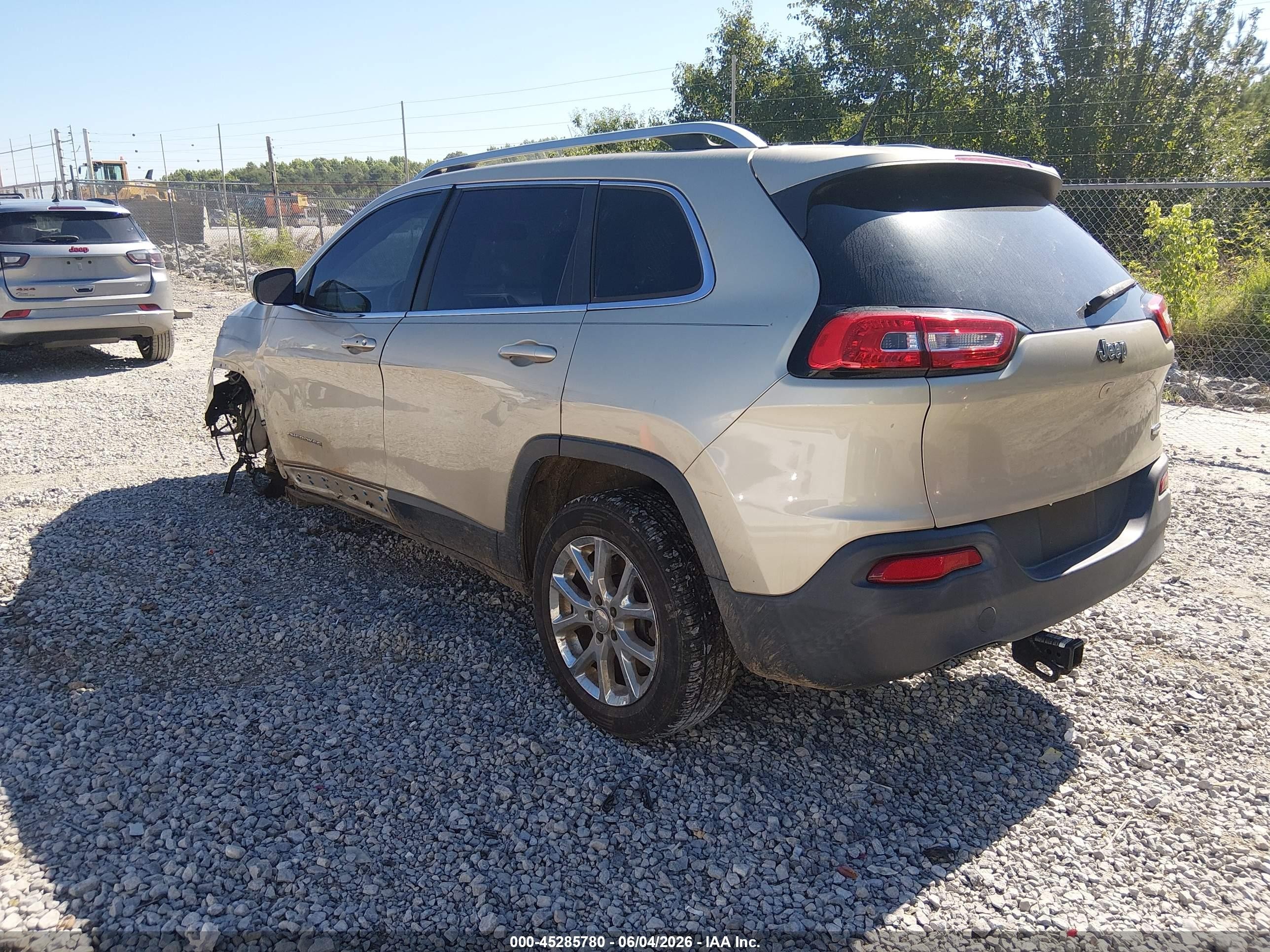 2015 Jeep Cherokee Latitude Gold vin: 1C4PJLCS8FW658097