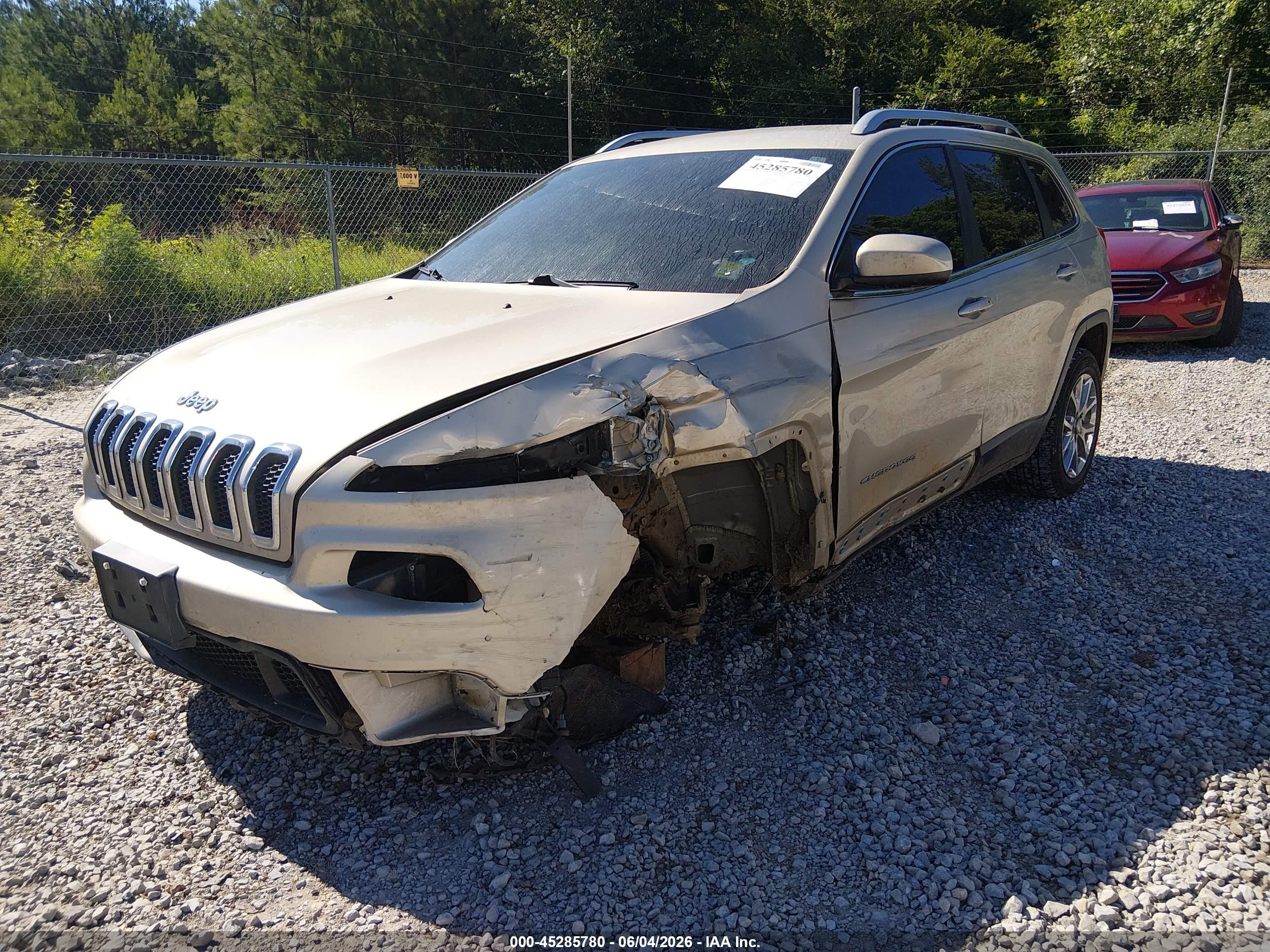 2015 Jeep Cherokee Latitude Gold vin: 1C4PJLCS8FW658097