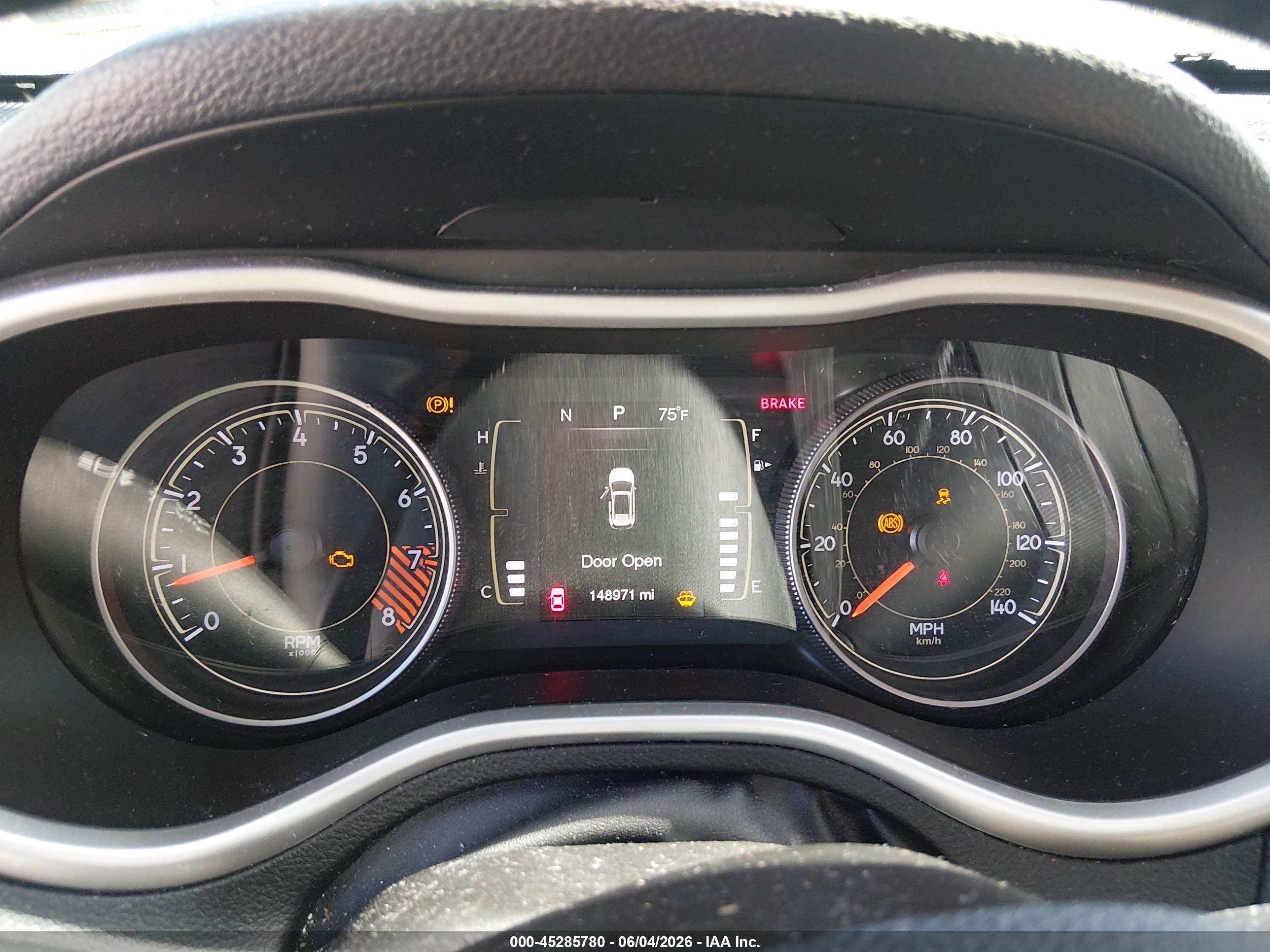 2015 Jeep Cherokee Latitude Gold vin: 1C4PJLCS8FW658097