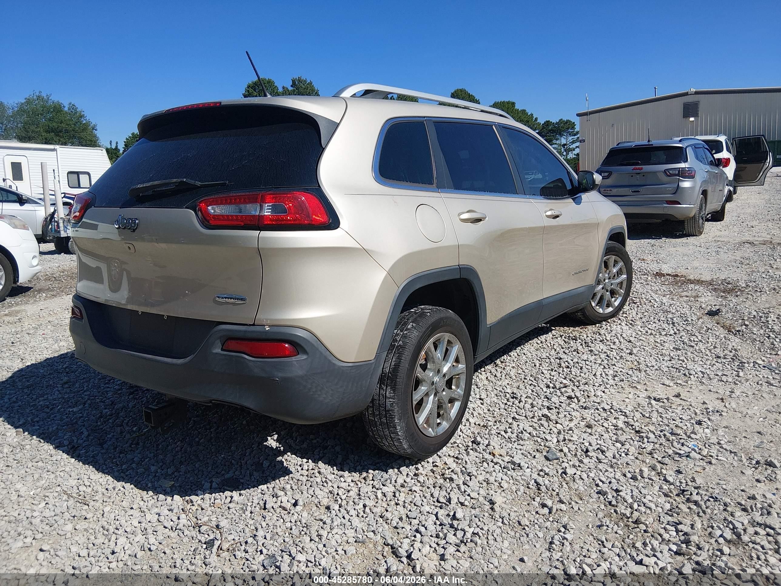 2015 Jeep Cherokee Latitude Gold vin: 1C4PJLCS8FW658097