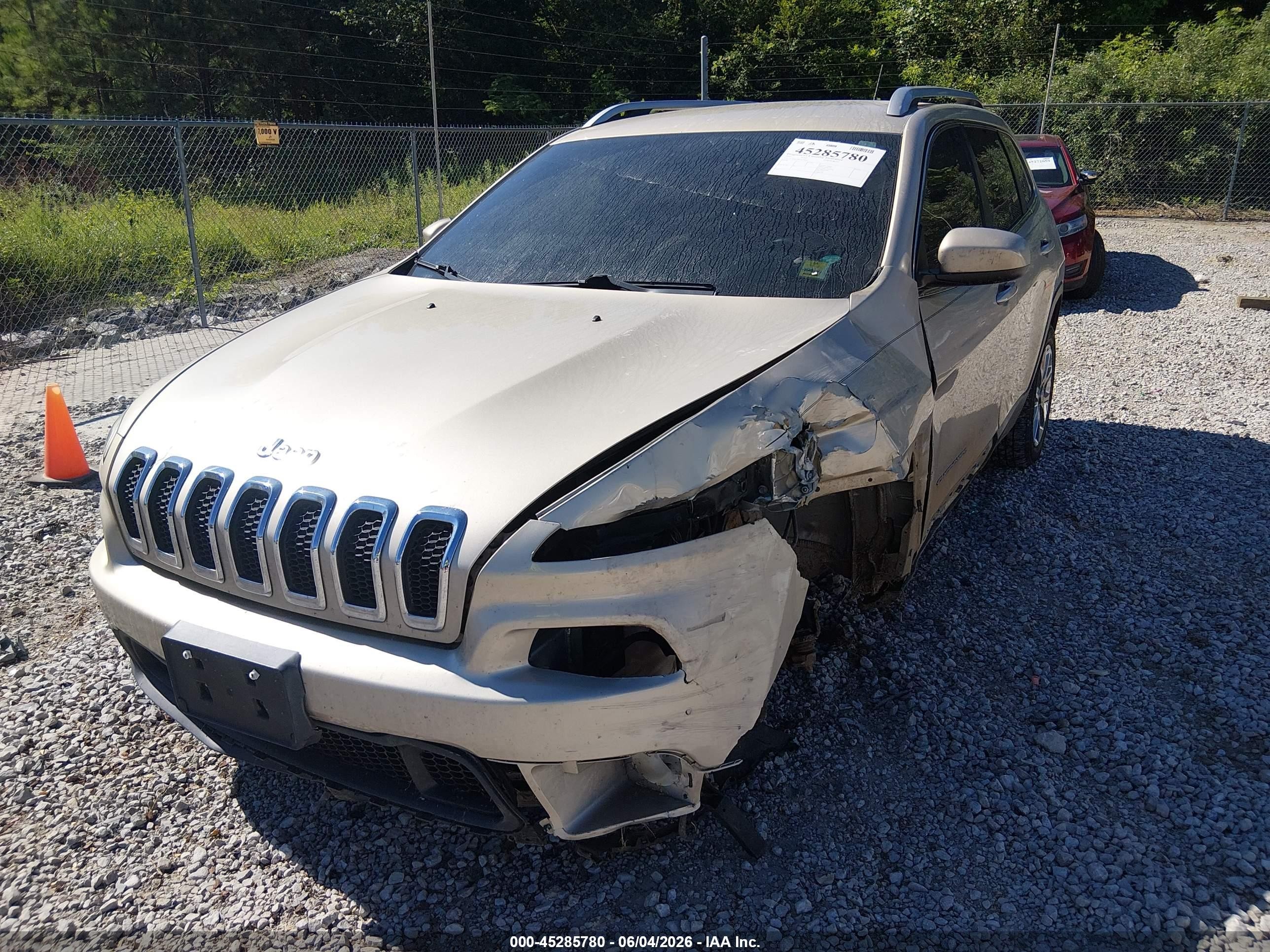 2015 Jeep Cherokee Latitude Gold vin: 1C4PJLCS8FW658097