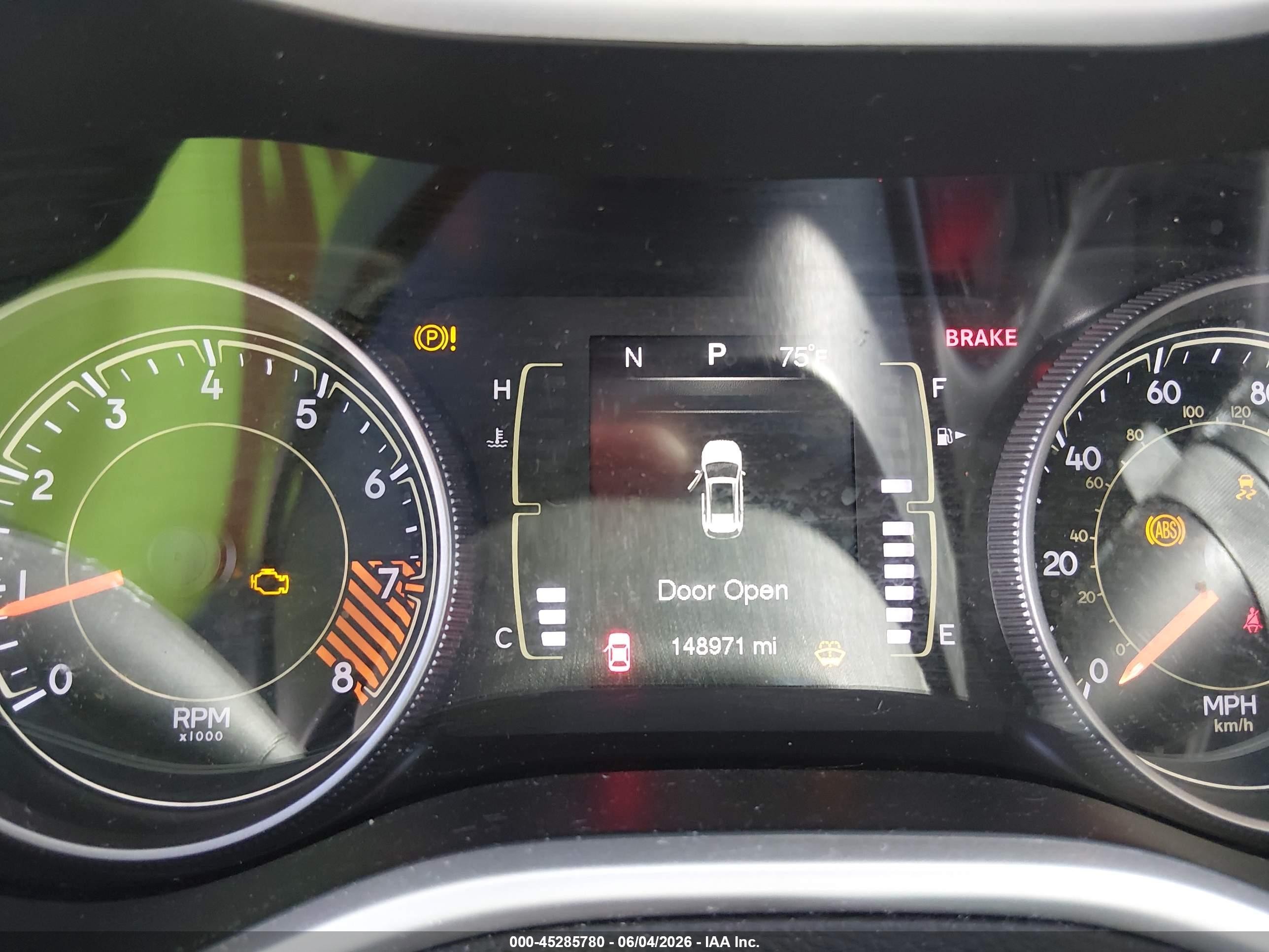 2015 Jeep Cherokee Latitude Gold vin: 1C4PJLCS8FW658097