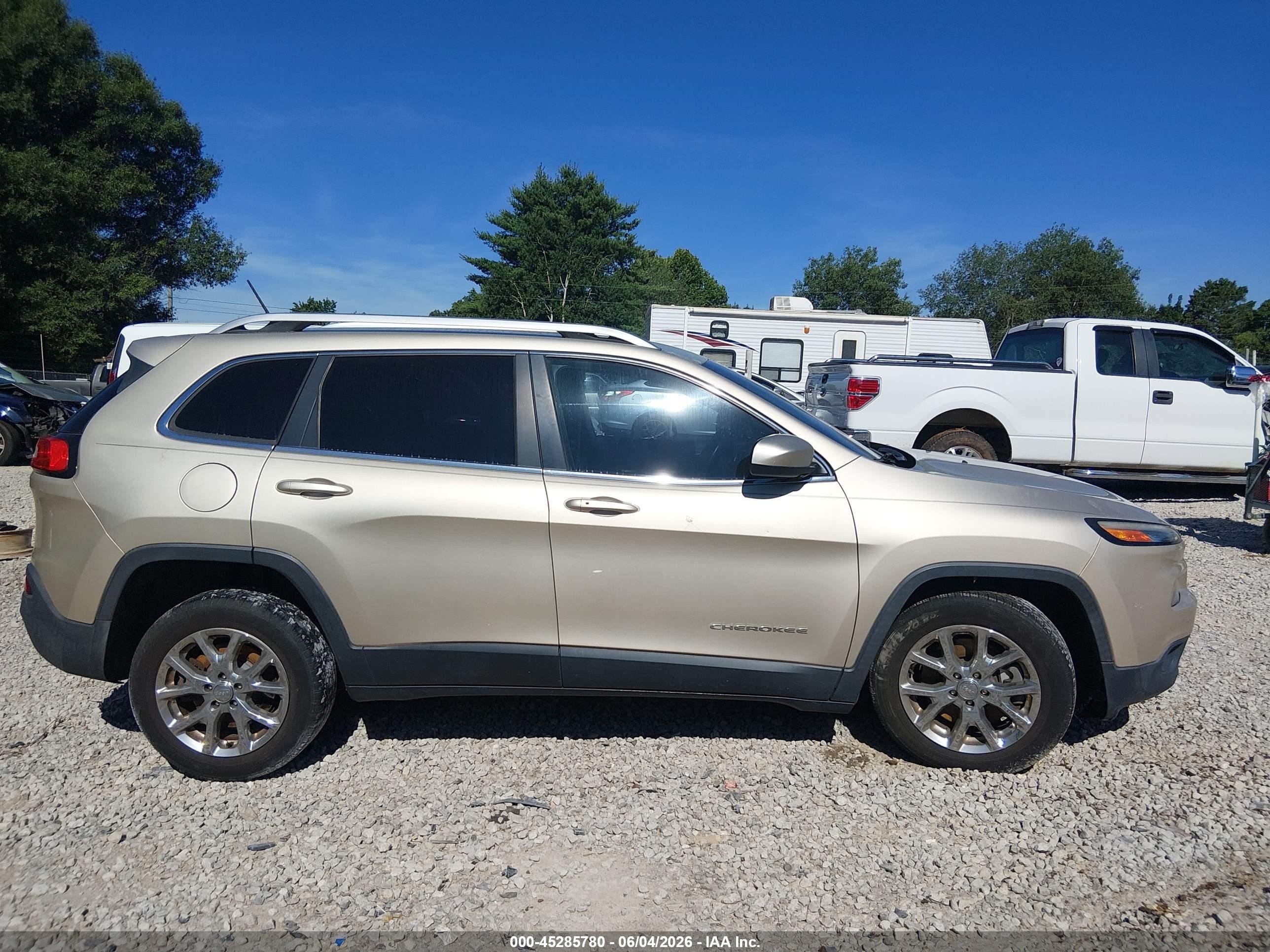 2015 Jeep Cherokee Latitude Gold vin: 1C4PJLCS8FW658097