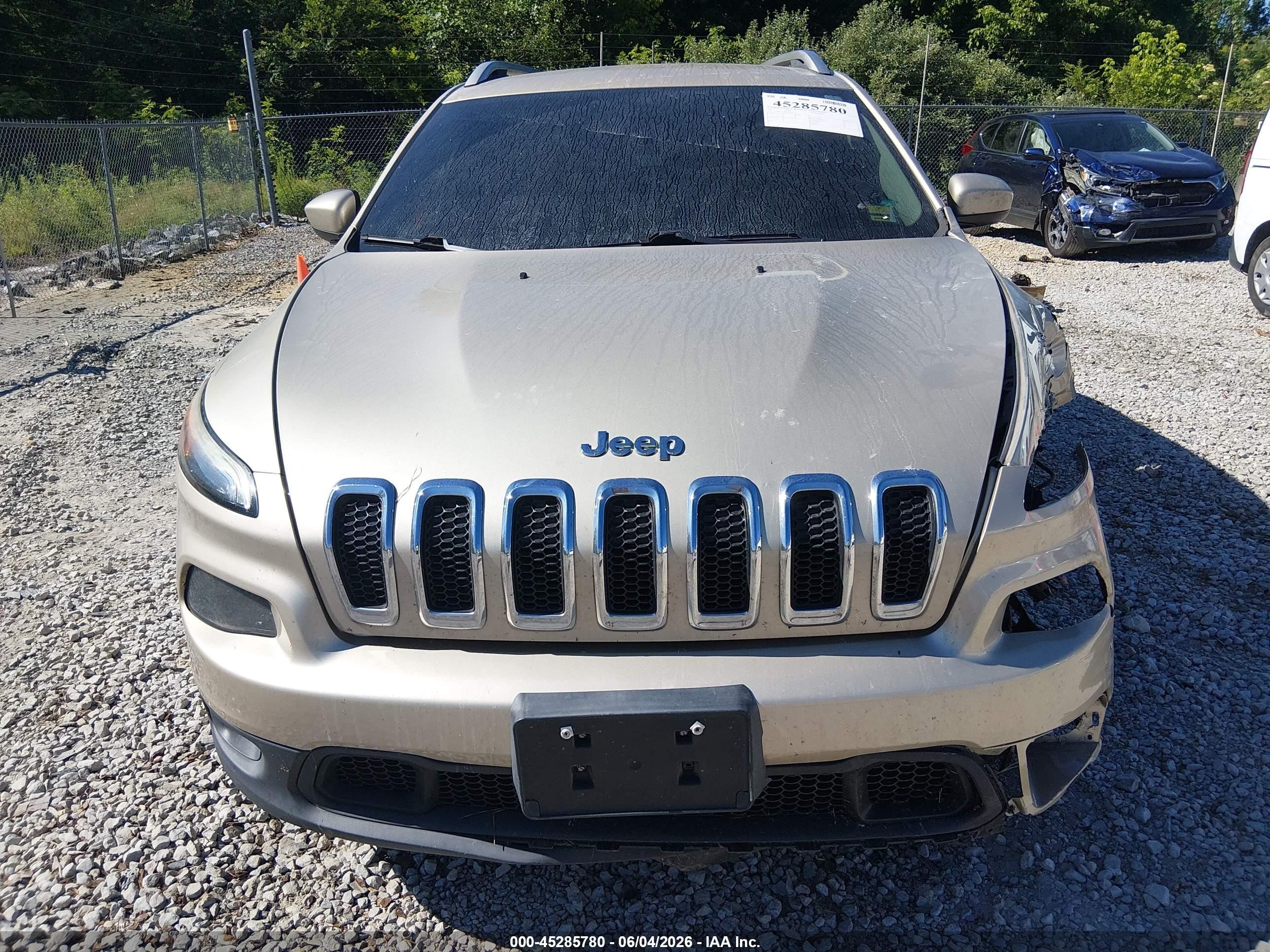 2015 Jeep Cherokee Latitude Gold vin: 1C4PJLCS8FW658097
