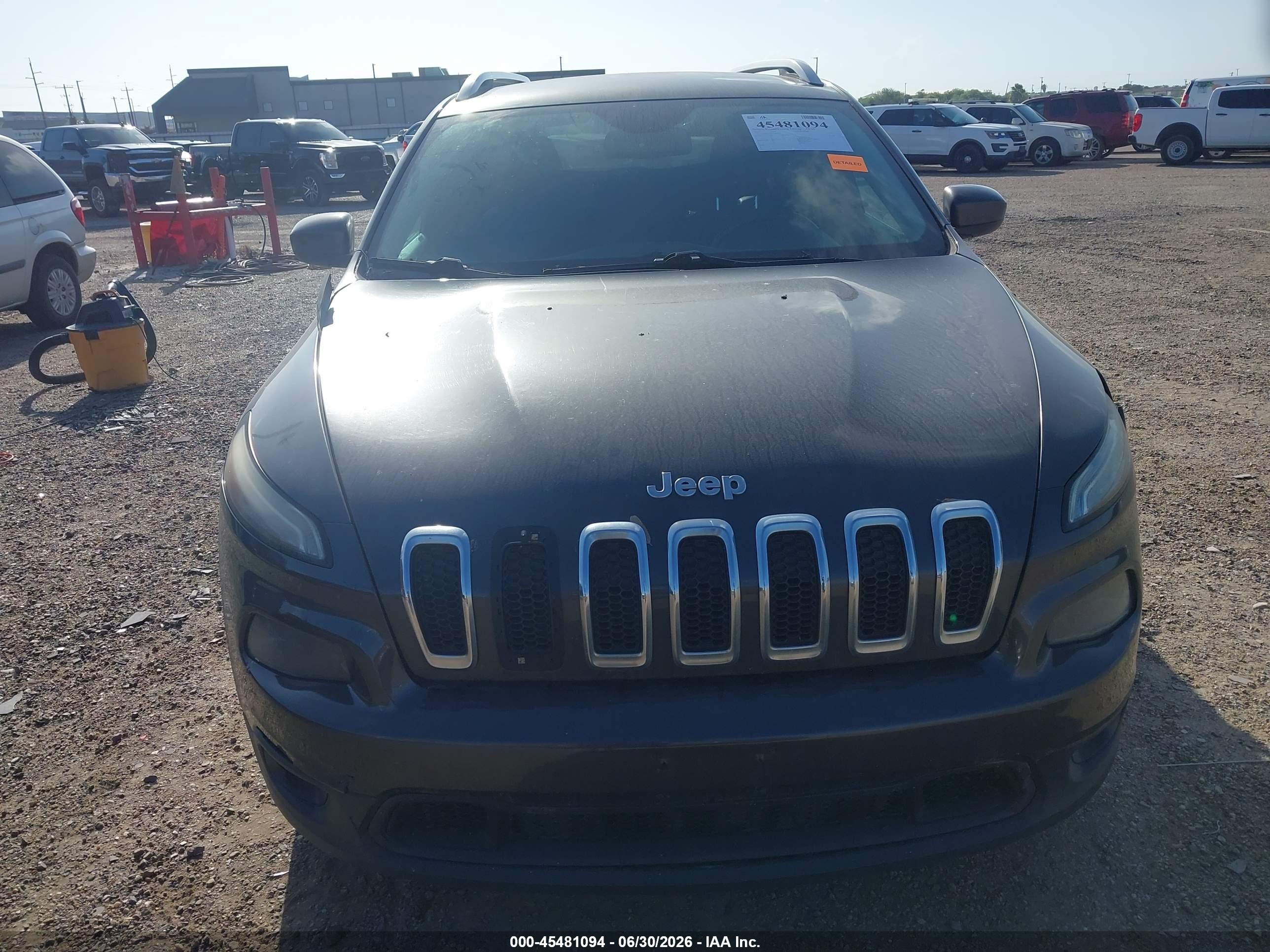 2015 Jeep Cherokee Latitude Gray vin: 1C4PJLCS8FW701224