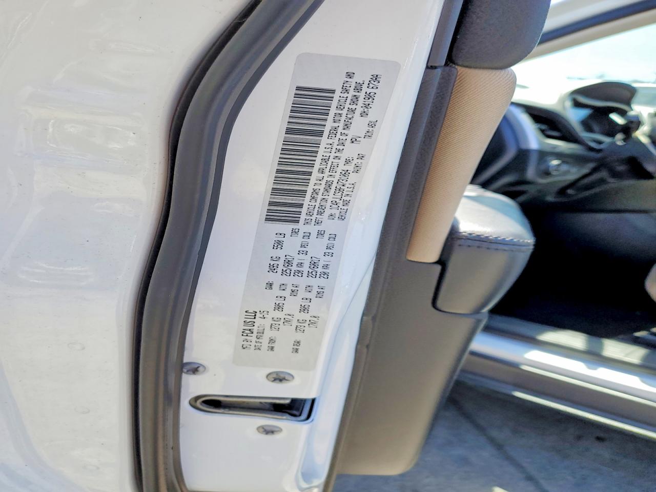 2015 Jeep Cherokee Latitude White vin: 1C4PJLCS8FW731064