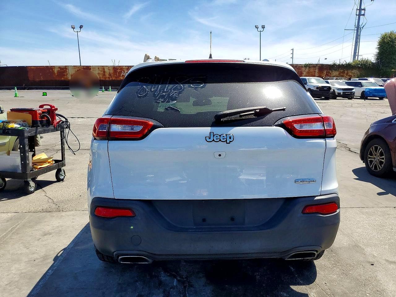 2015 Jeep Cherokee Latitude White vin: 1C4PJLCS8FW731064
