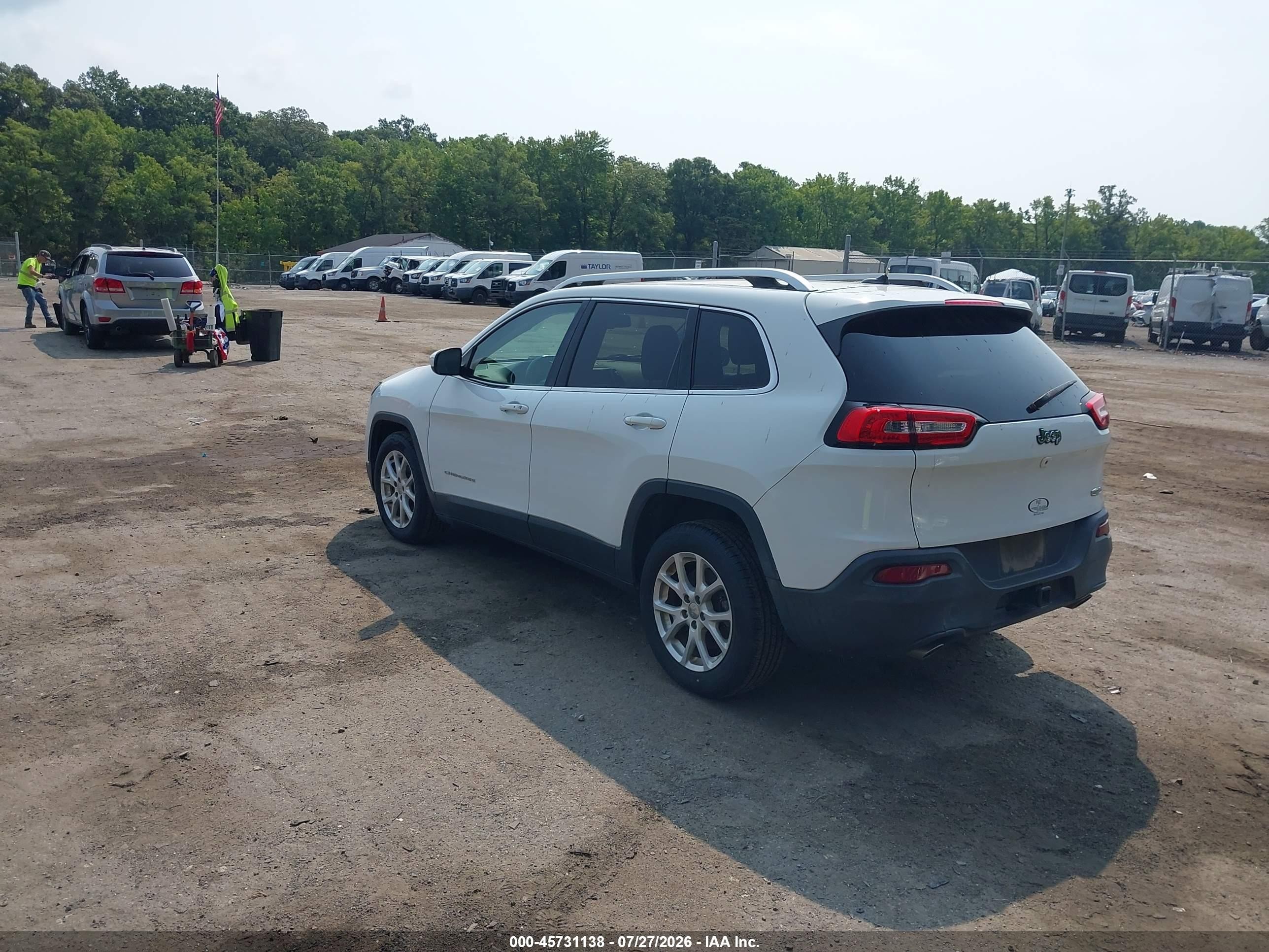 2014 Jeep Cherokee Latitude White vin: 1C4PJLCS9EW122676