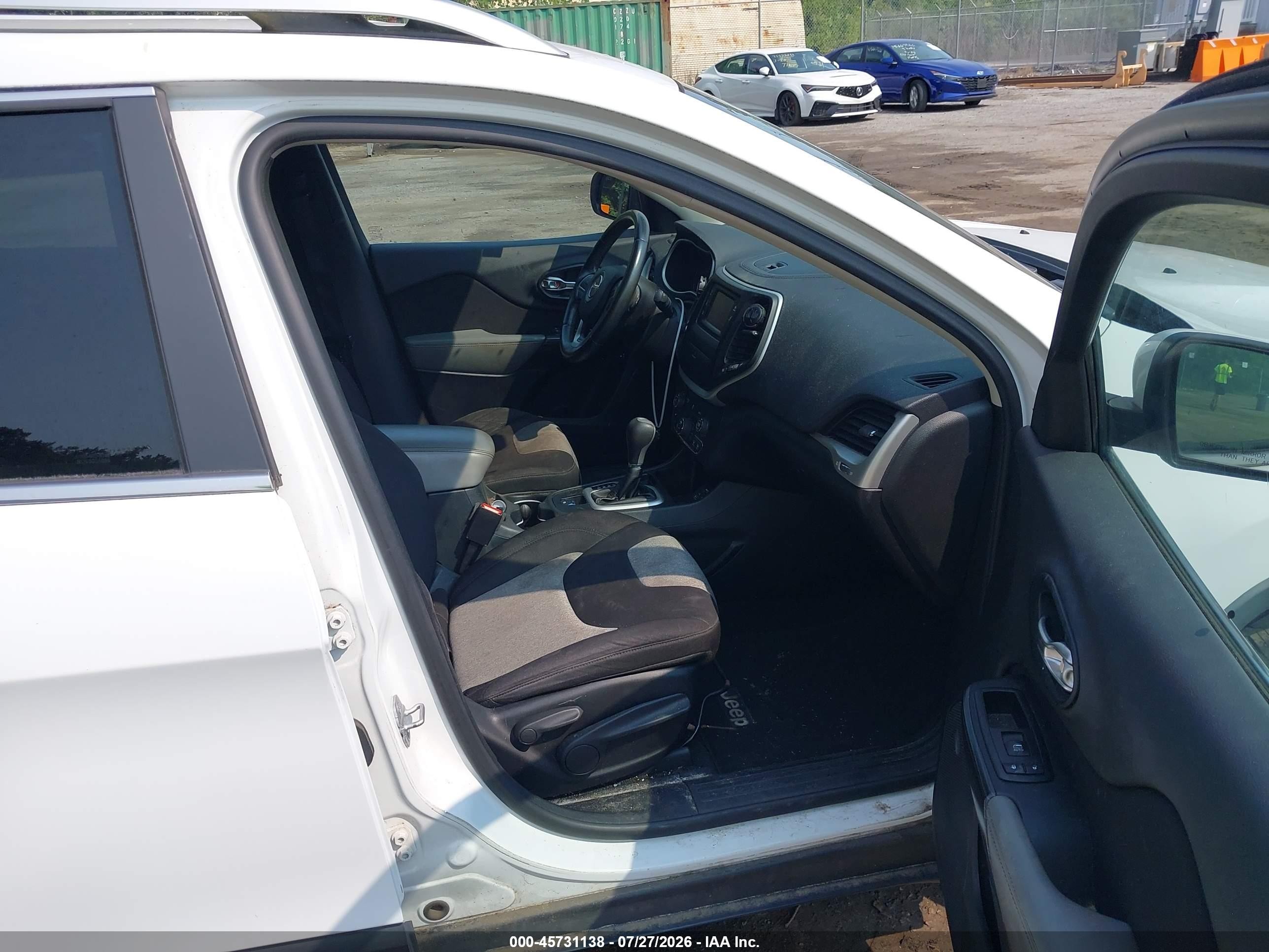 2014 Jeep Cherokee Latitude White vin: 1C4PJLCS9EW122676