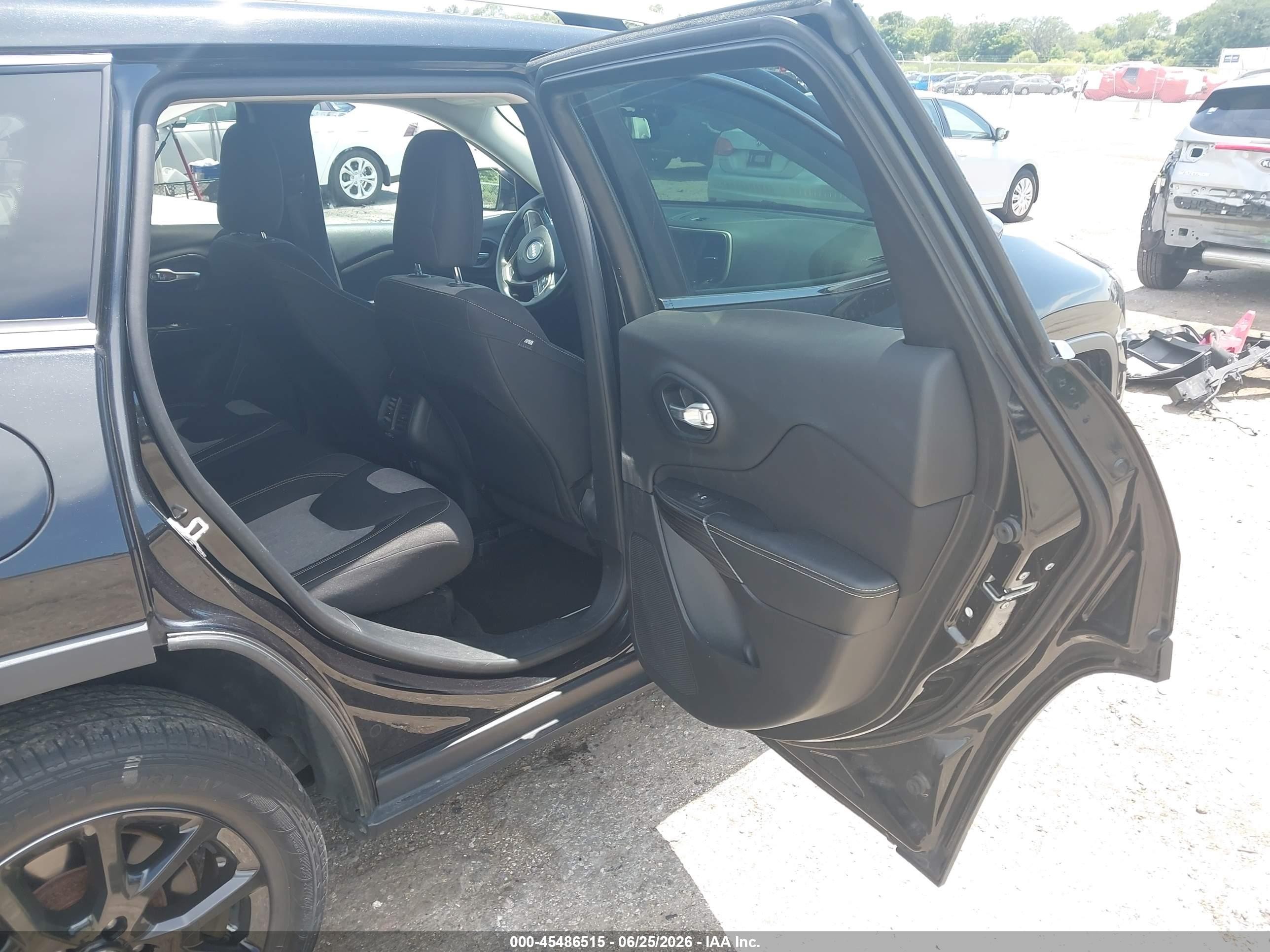 2014 Jeep Cherokee Latitude Black vin: 1C4PJLCS9EW143222