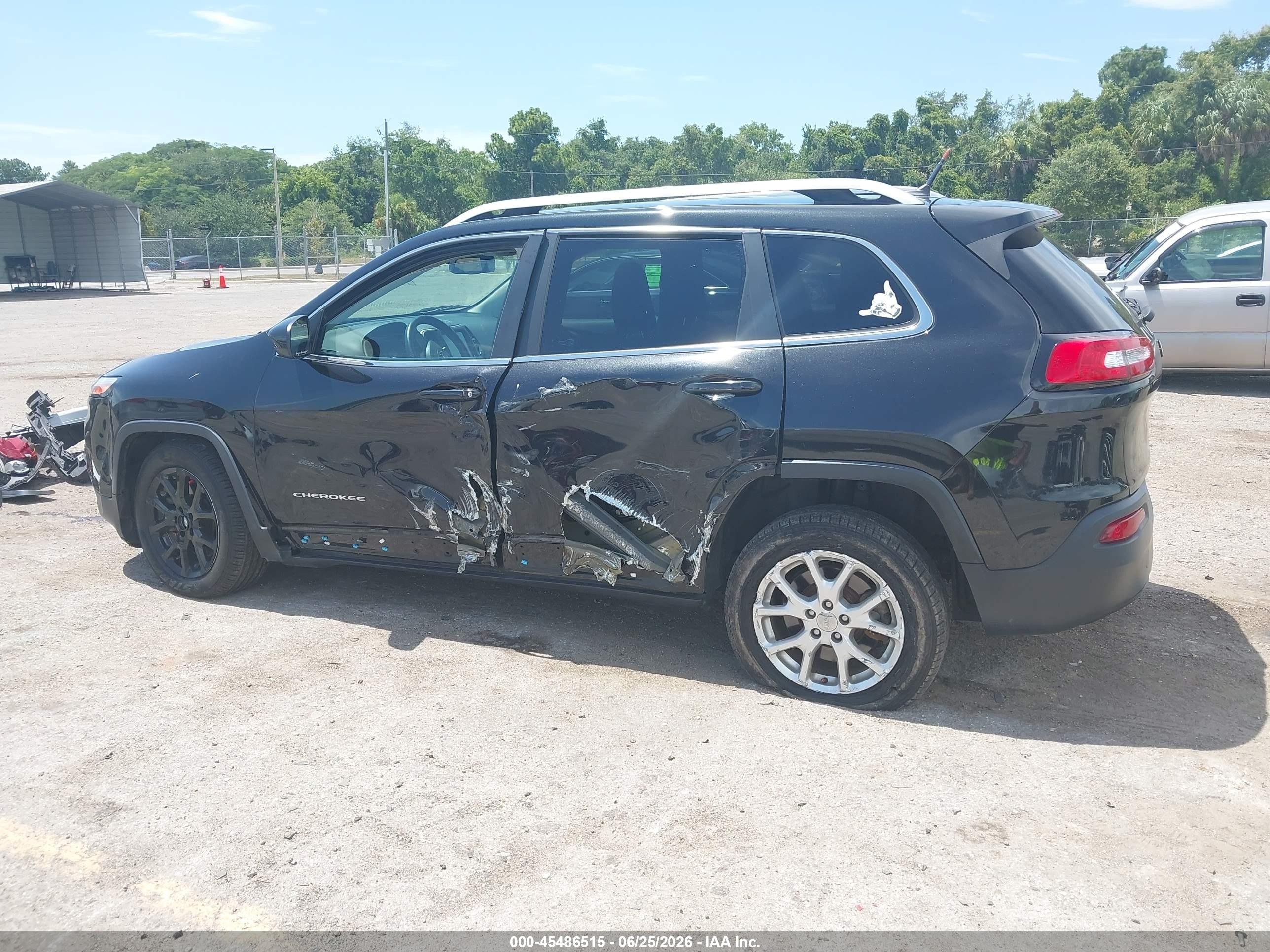 2014 Jeep Cherokee Latitude Black vin: 1C4PJLCS9EW143222