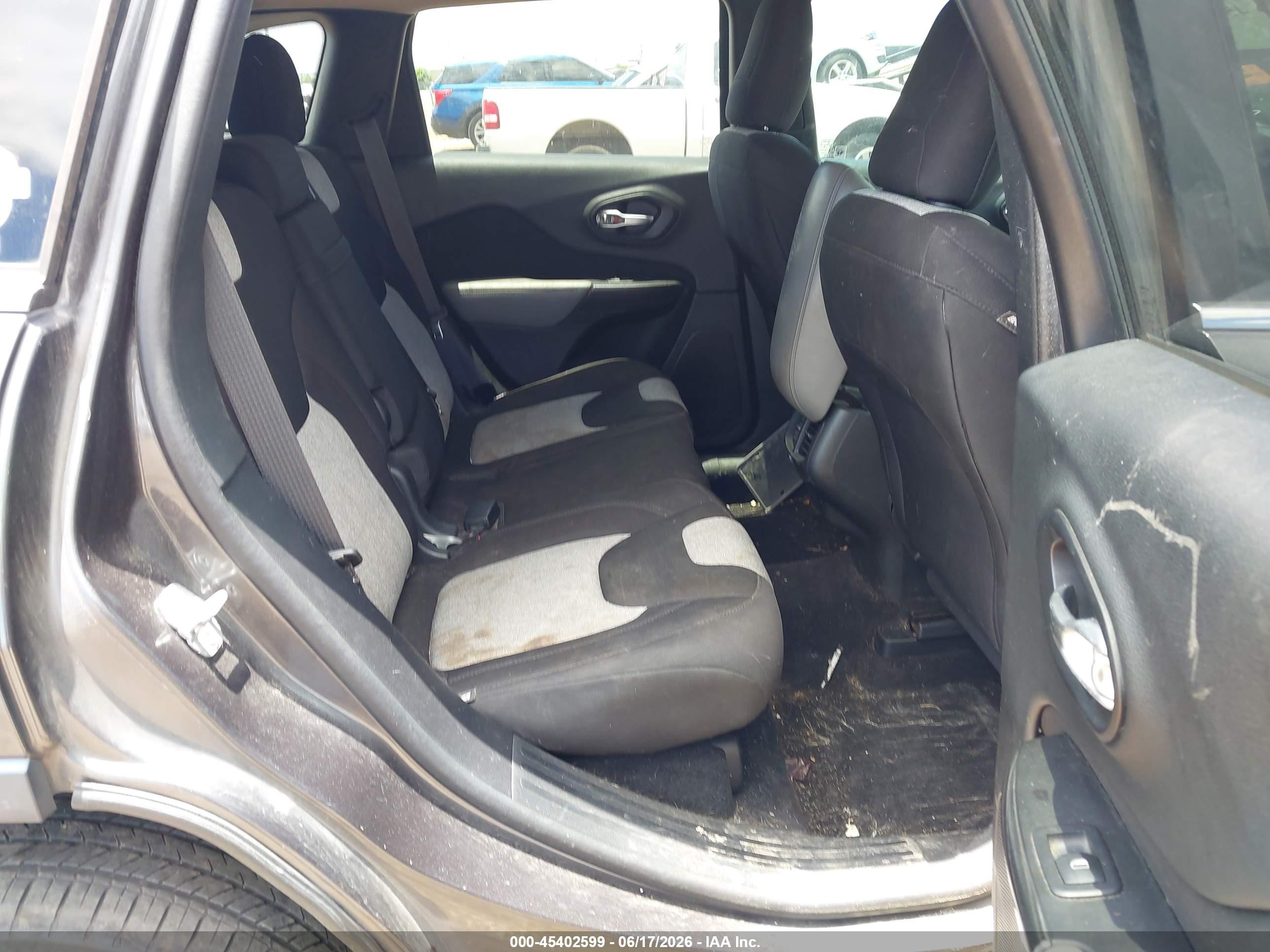 2014 Jeep Cherokee Latitude Черный vin: 1C4PJLCS9EW246527