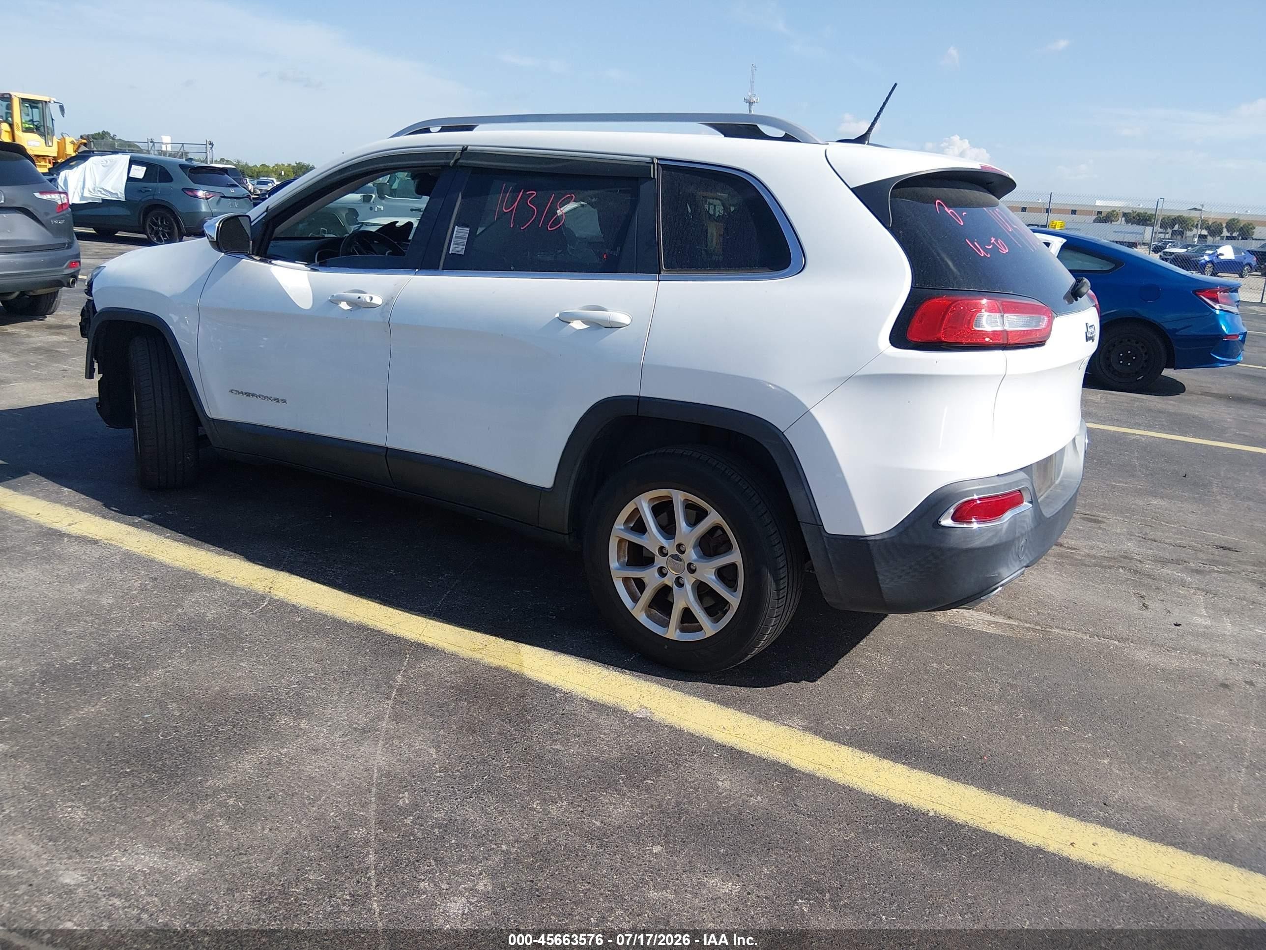 2015 Jeep Cherokee Latitude White vin: 1C4PJLCSXFW518584