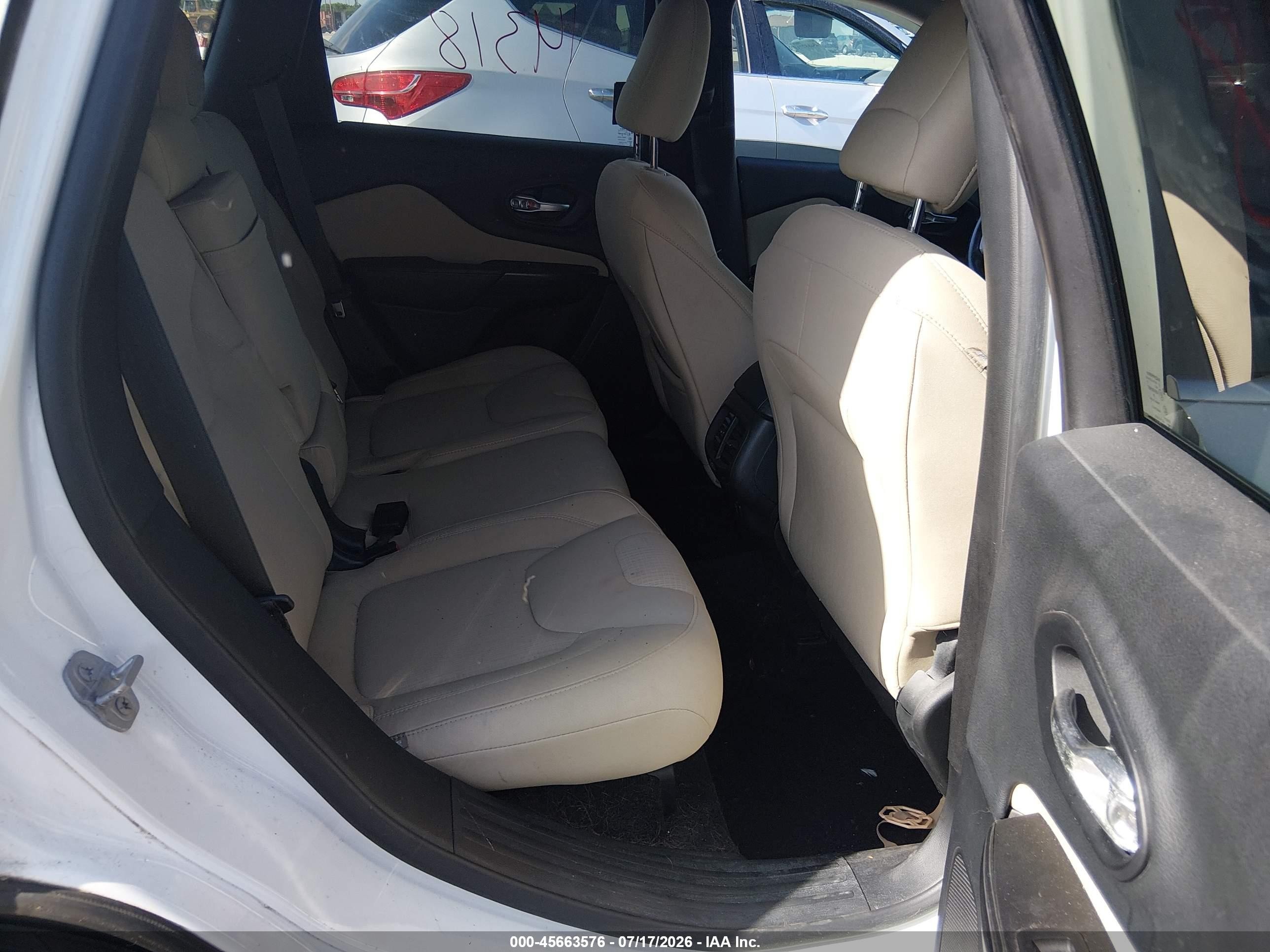 2015 Jeep Cherokee Latitude White vin: 1C4PJLCSXFW518584