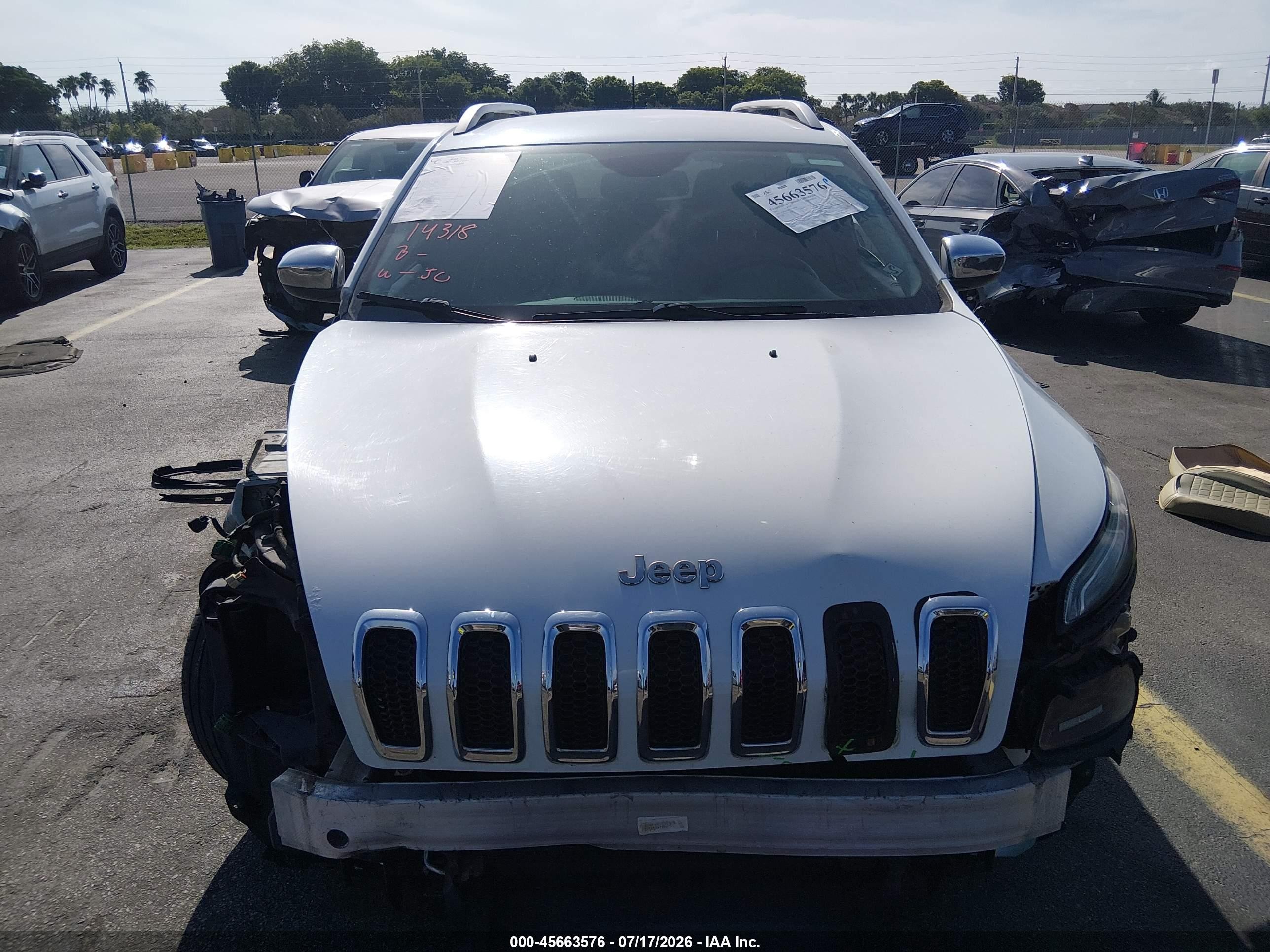 2015 Jeep Cherokee Latitude White vin: 1C4PJLCSXFW518584
