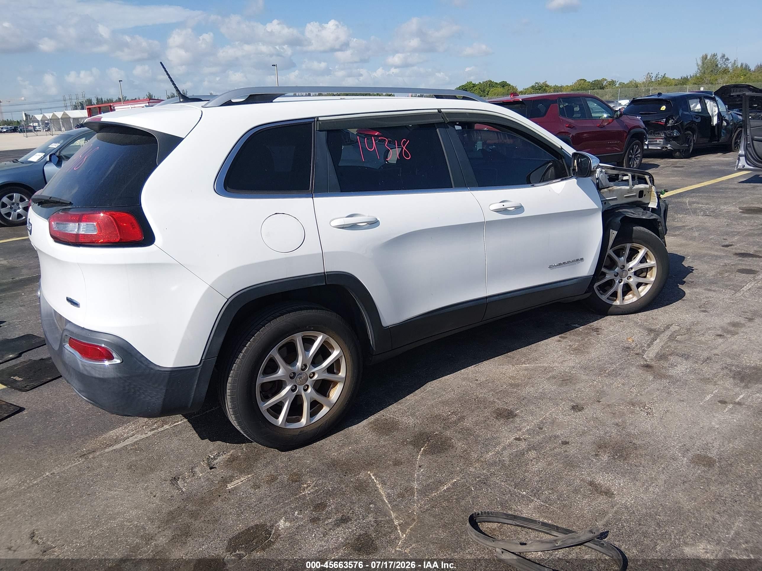 2015 Jeep Cherokee Latitude White vin: 1C4PJLCSXFW518584