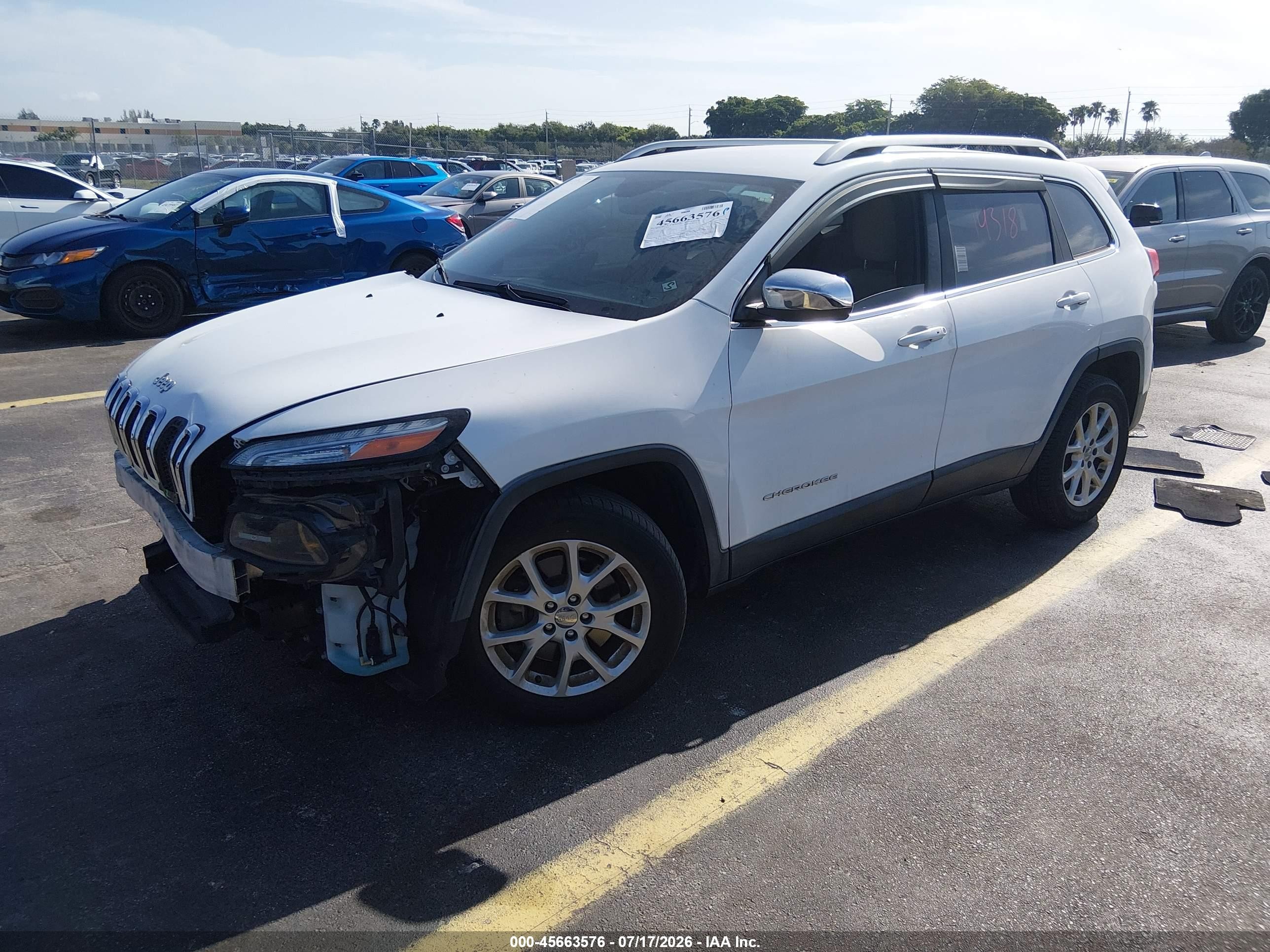 2015 Jeep Cherokee Latitude White vin: 1C4PJLCSXFW518584