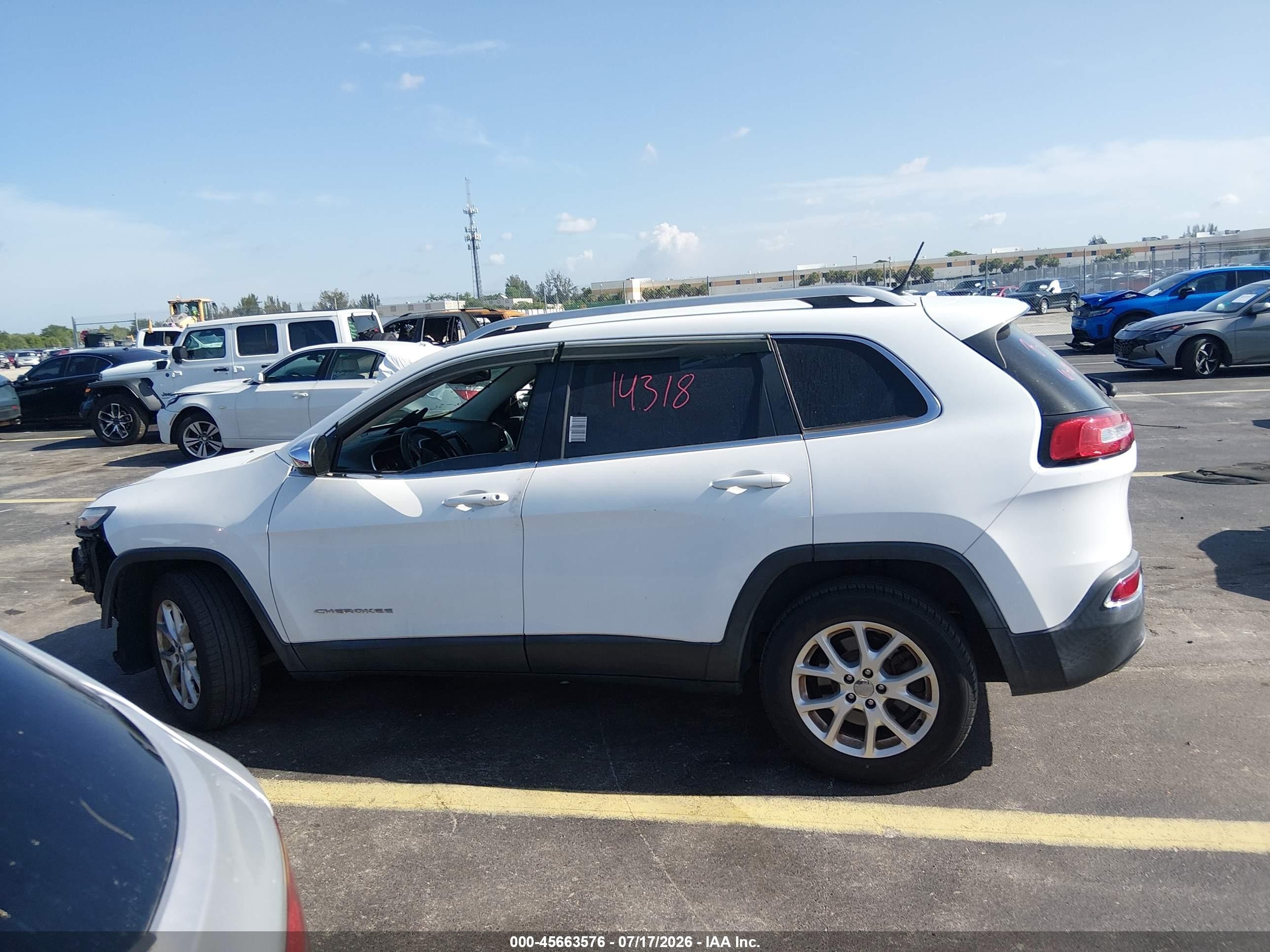 2015 Jeep Cherokee Latitude White vin: 1C4PJLCSXFW518584