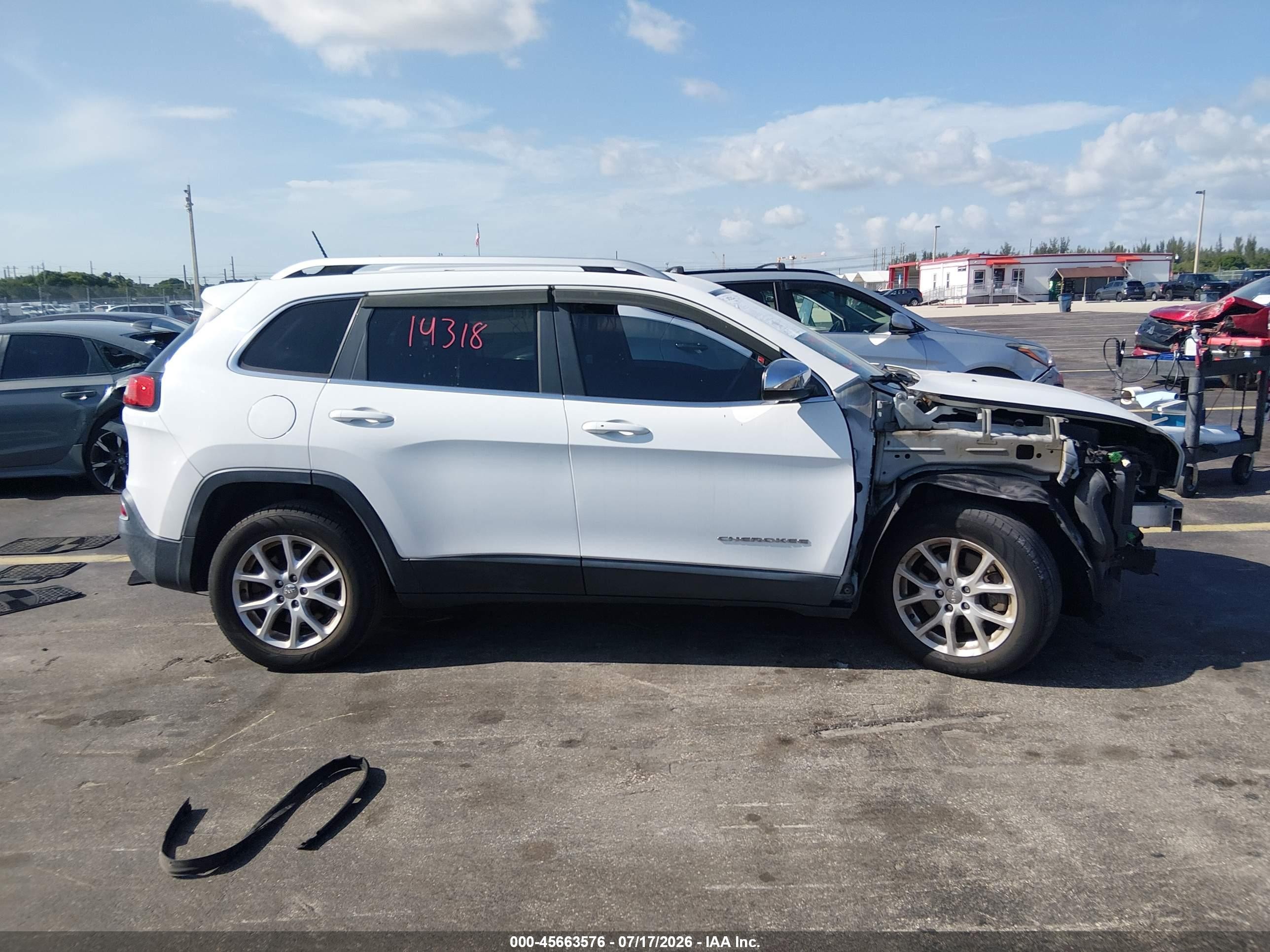 2015 Jeep Cherokee Latitude White vin: 1C4PJLCSXFW518584