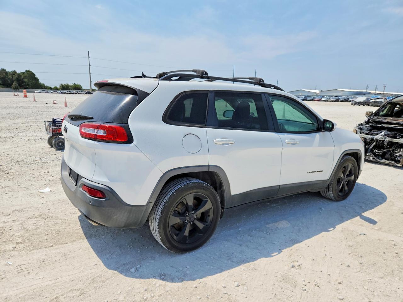 2015 Jeep Cherokee Latitude White vin: 1C4PJLCSXFW781223