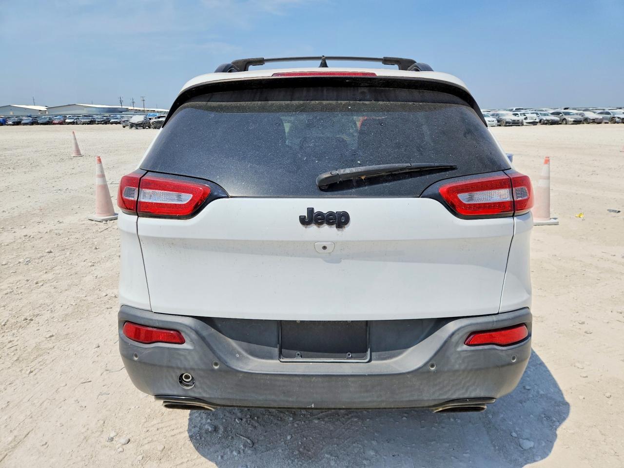 2015 Jeep Cherokee Latitude White vin: 1C4PJLCSXFW781223